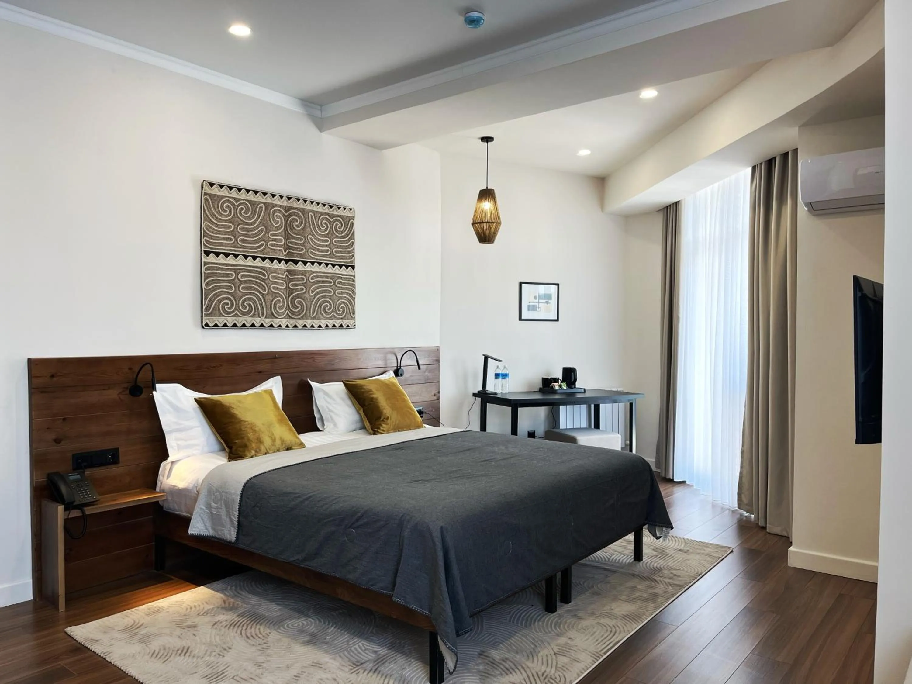 Photo of the whole room, Bed in Akjola