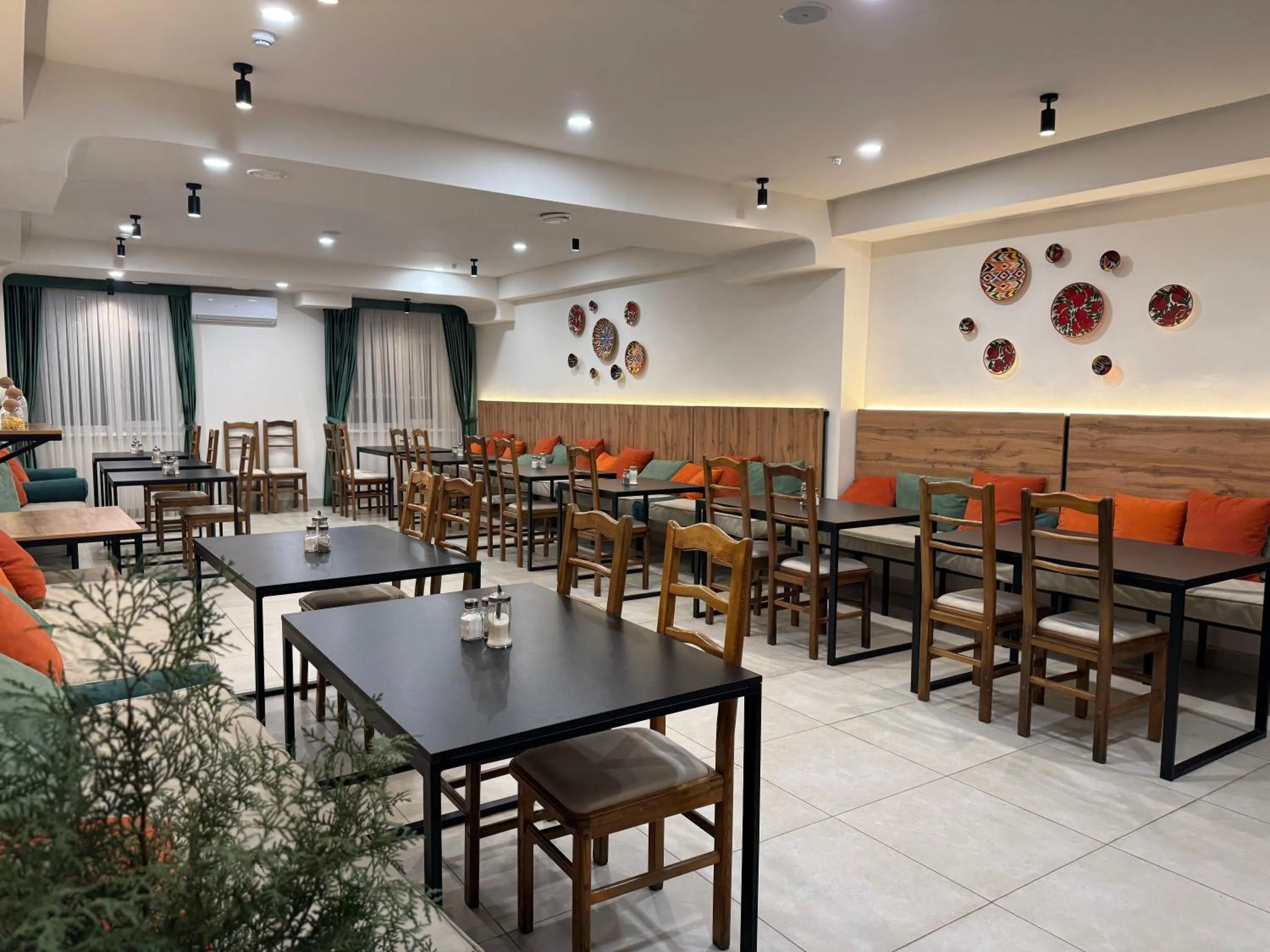 Restaurant/places to eat in Akjola