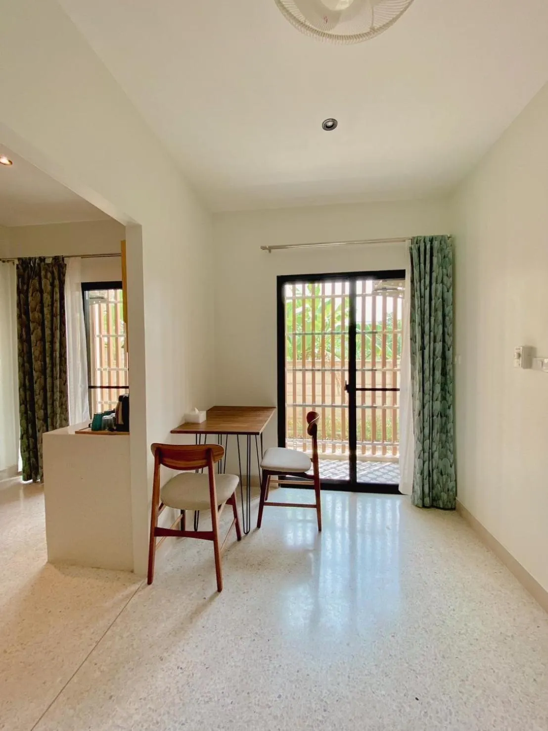 Seating area in Calamint Residence Hotel ( คาลามิ้นท์)