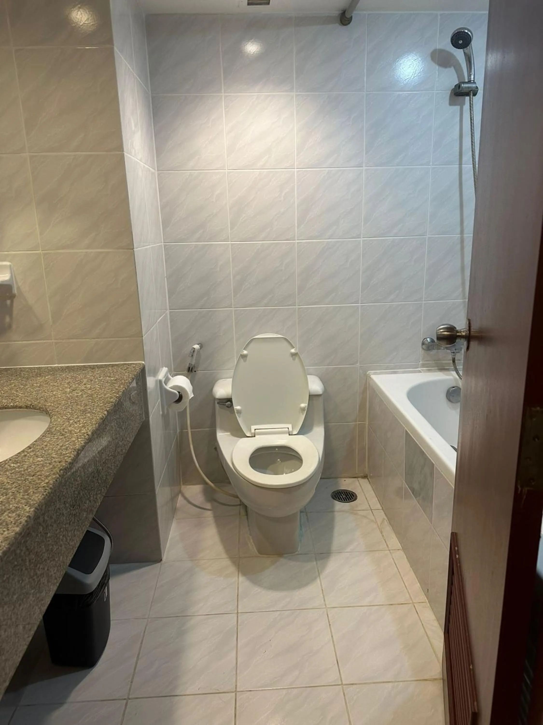 Bathroom in Omni Tower Sukhumvit Soi 4 Direct Rooms