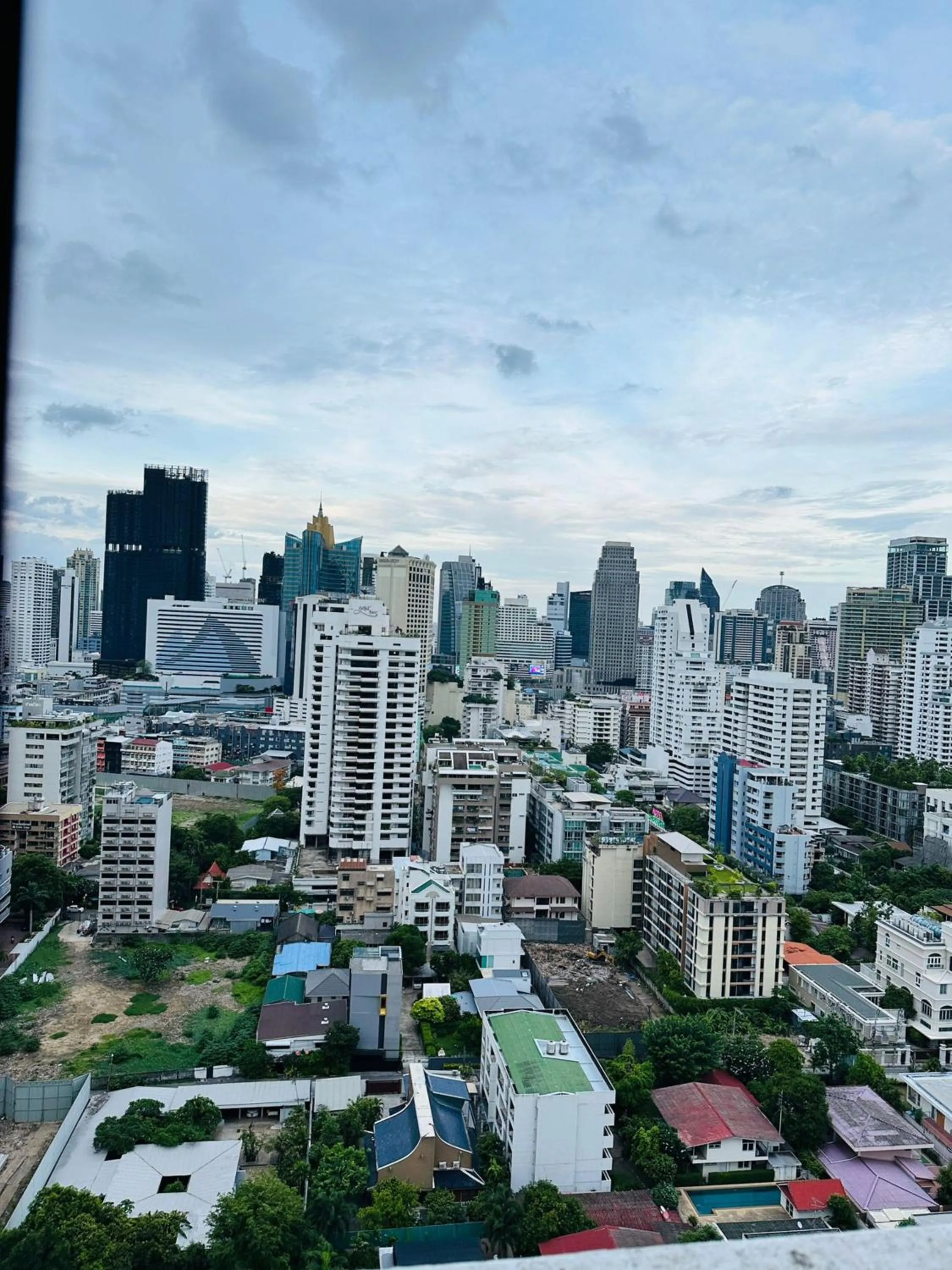City view in Omni Tower Sukhumvit Soi 4 Direct Rooms