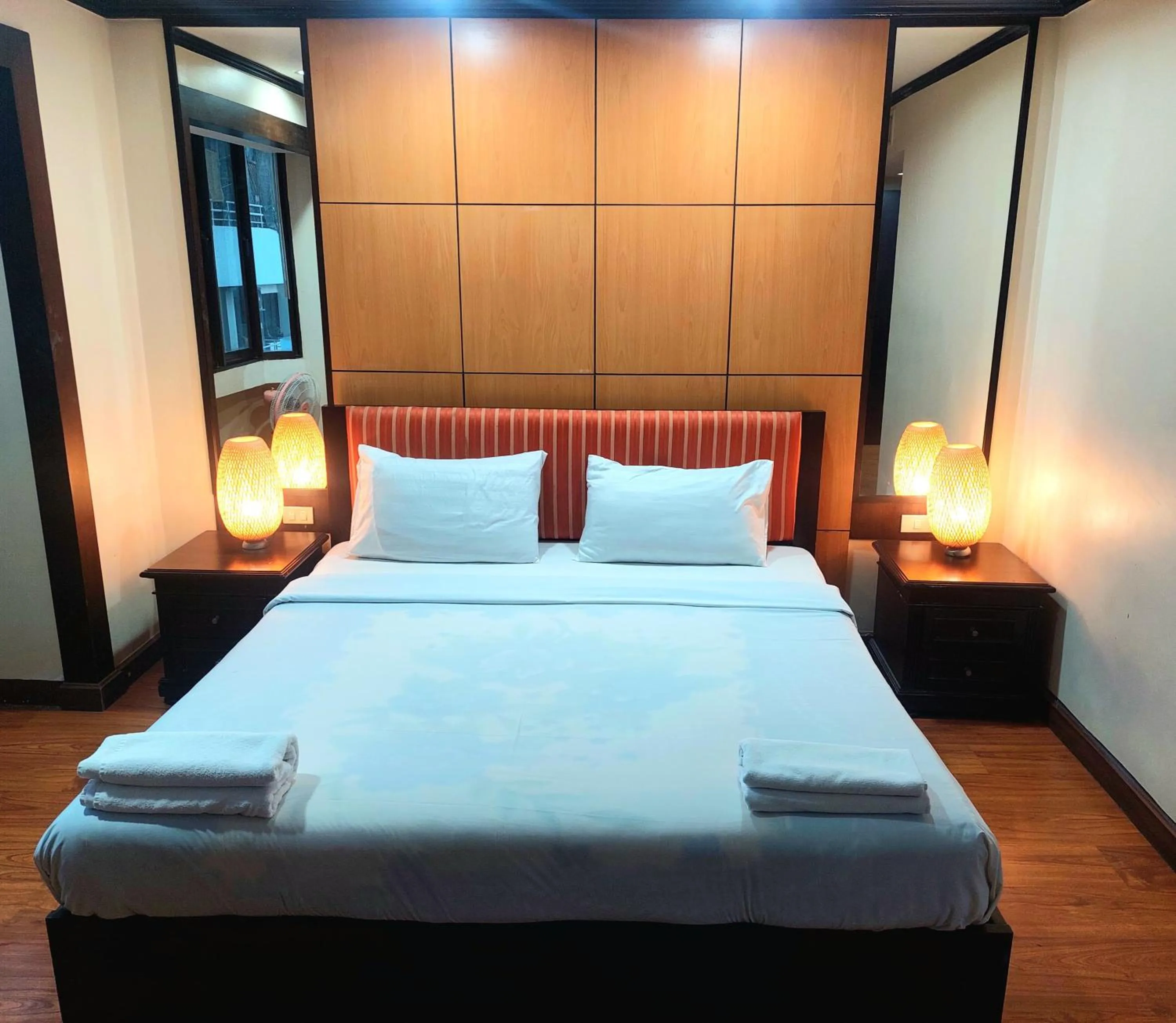 Bedroom, Bed in Omni Tower Sukhumvit Soi 4 Direct Rooms