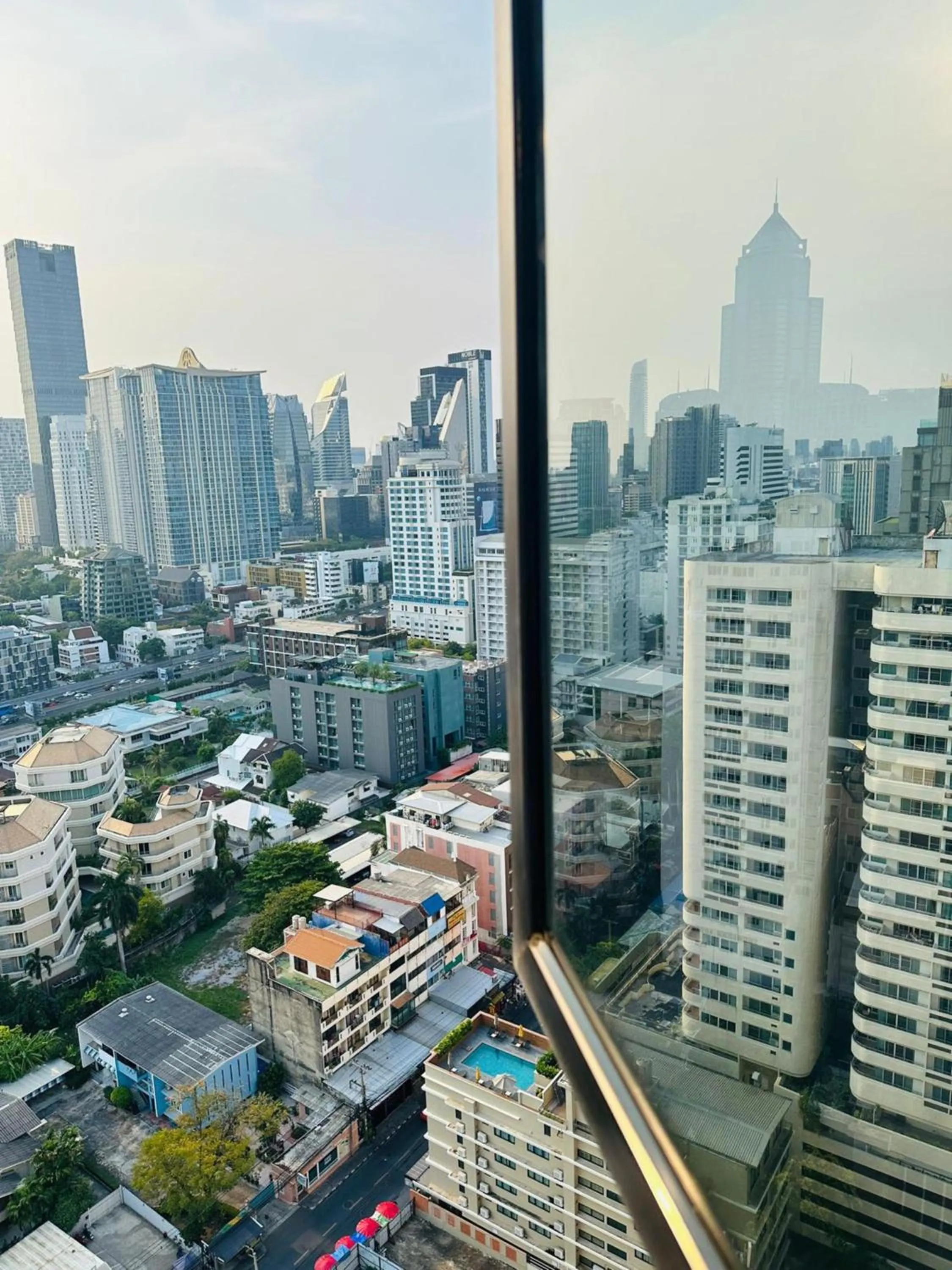 City view in Omni Tower Sukhumvit Soi 4 Direct Rooms