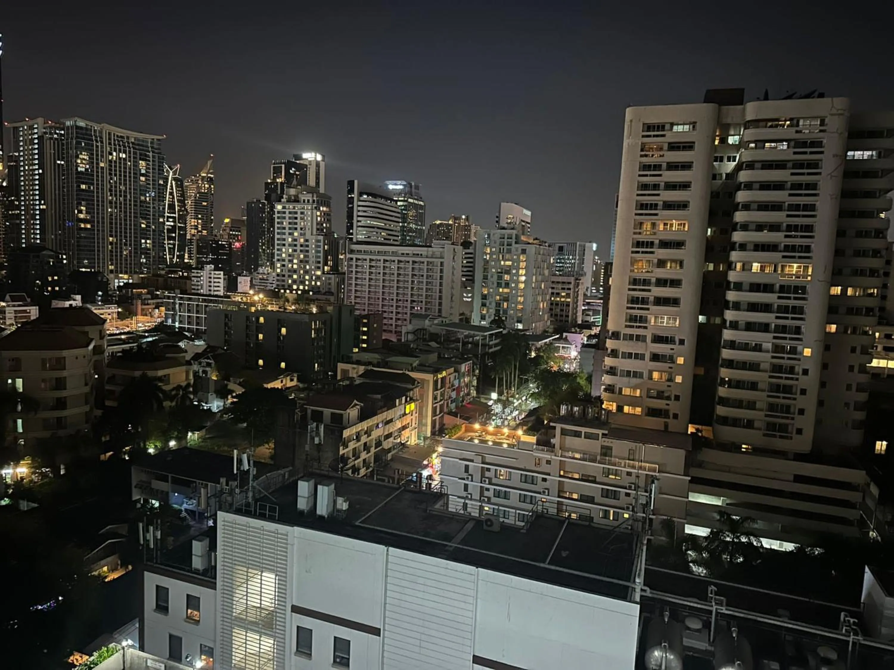 City view in Omni Tower Sukhumvit Soi 4 Direct Rooms