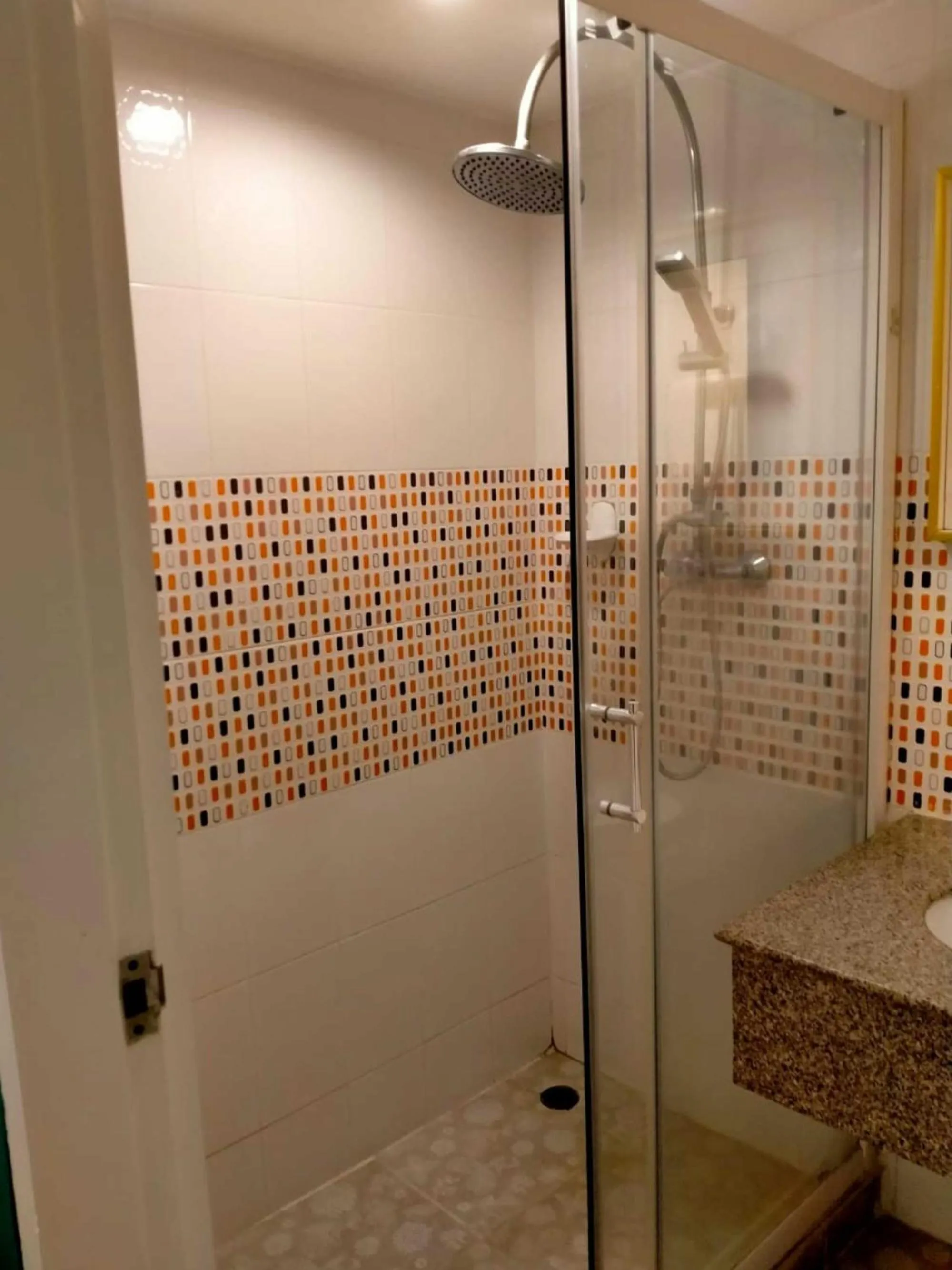 Bathroom in Omni Tower Sukhumvit Soi 4 Direct Rooms