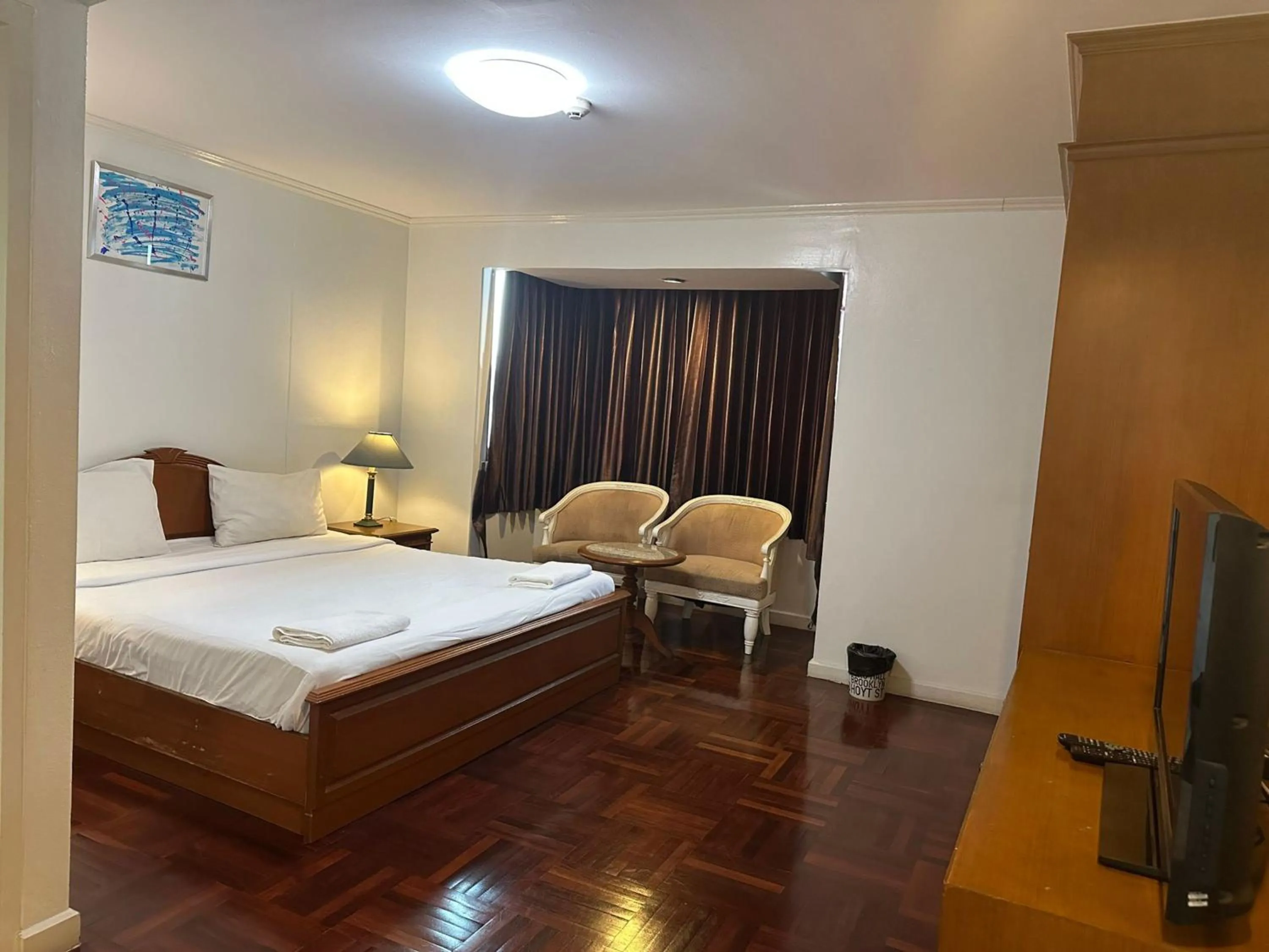 Bedroom, Bed in Omni Tower Sukhumvit Soi 4 Direct Rooms