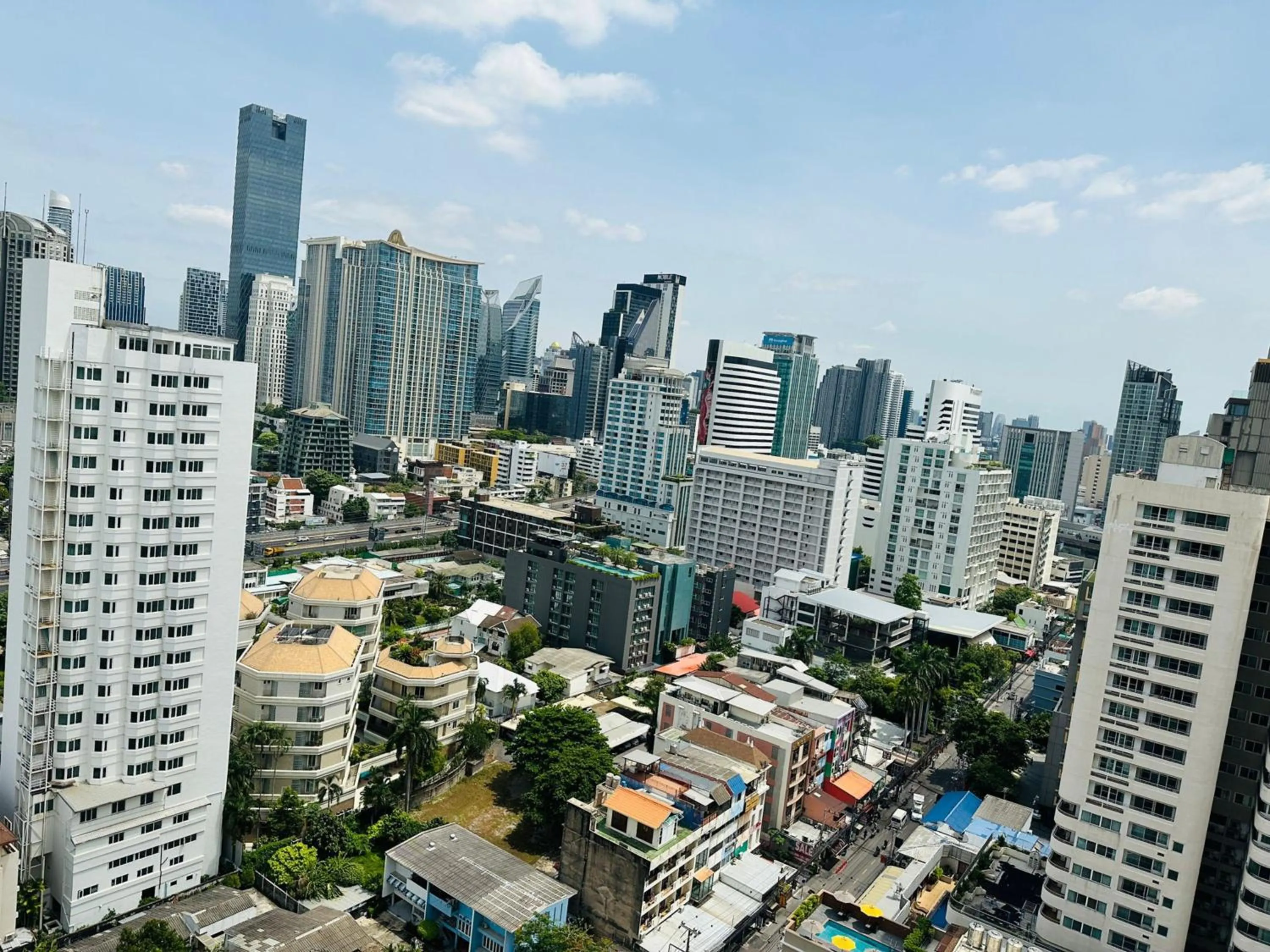 City view in Omni Tower Sukhumvit Soi 4 Direct Rooms