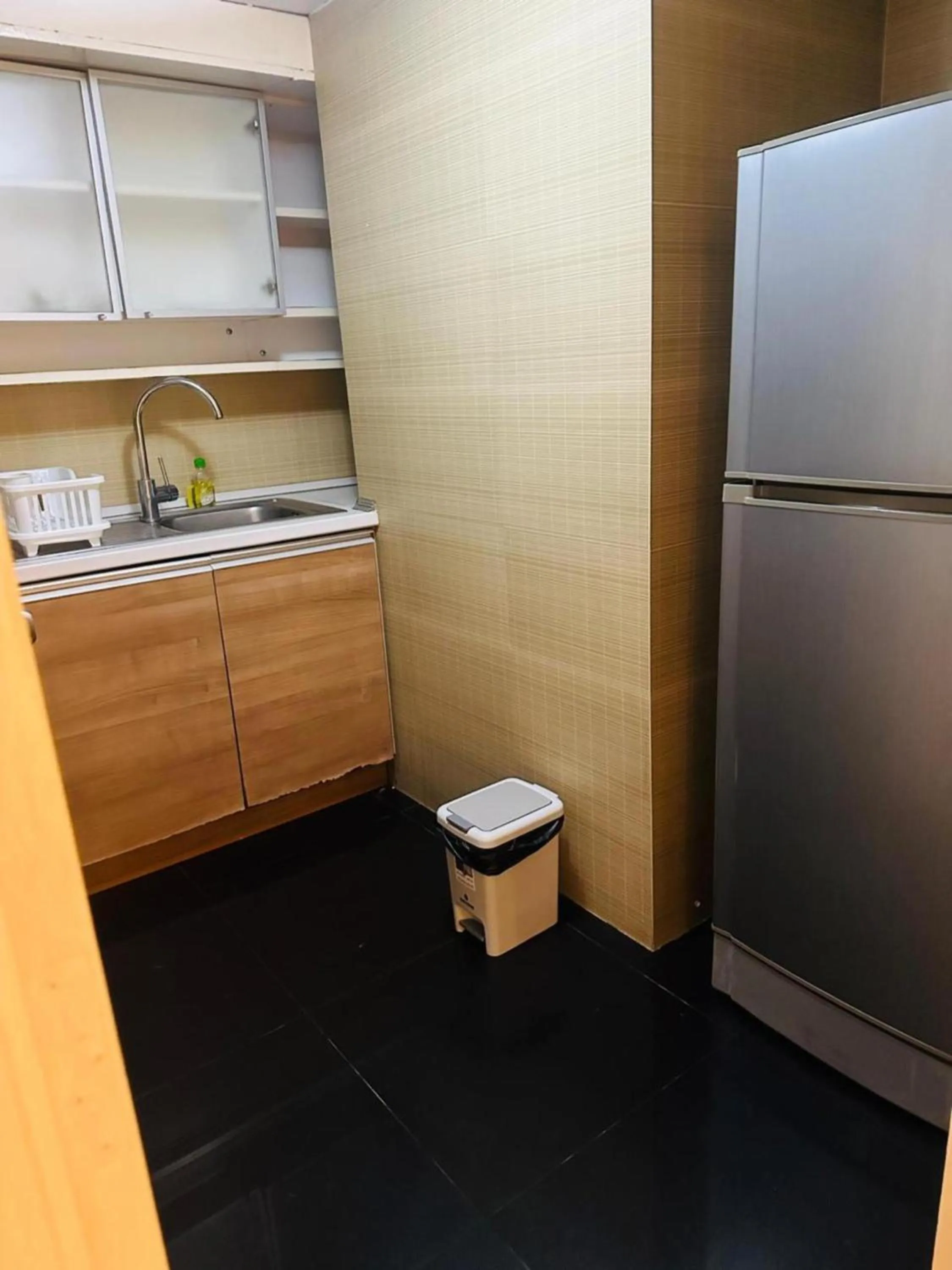 Kitchen or kitchenette in Omni Tower Sukhumvit Soi 4 Direct Rooms