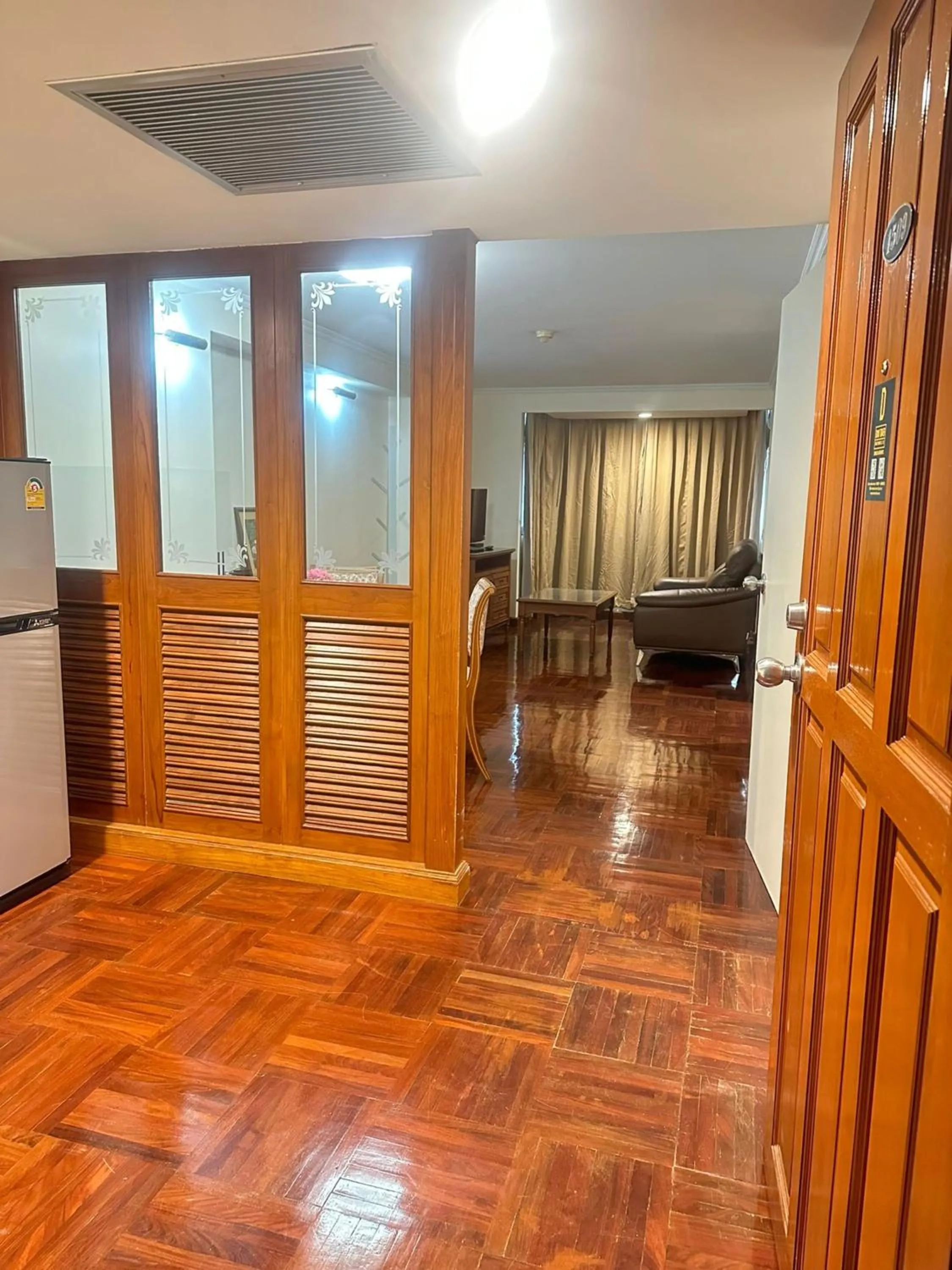 Kitchen or kitchenette in Omni Tower Sukhumvit Soi 4 Direct Rooms