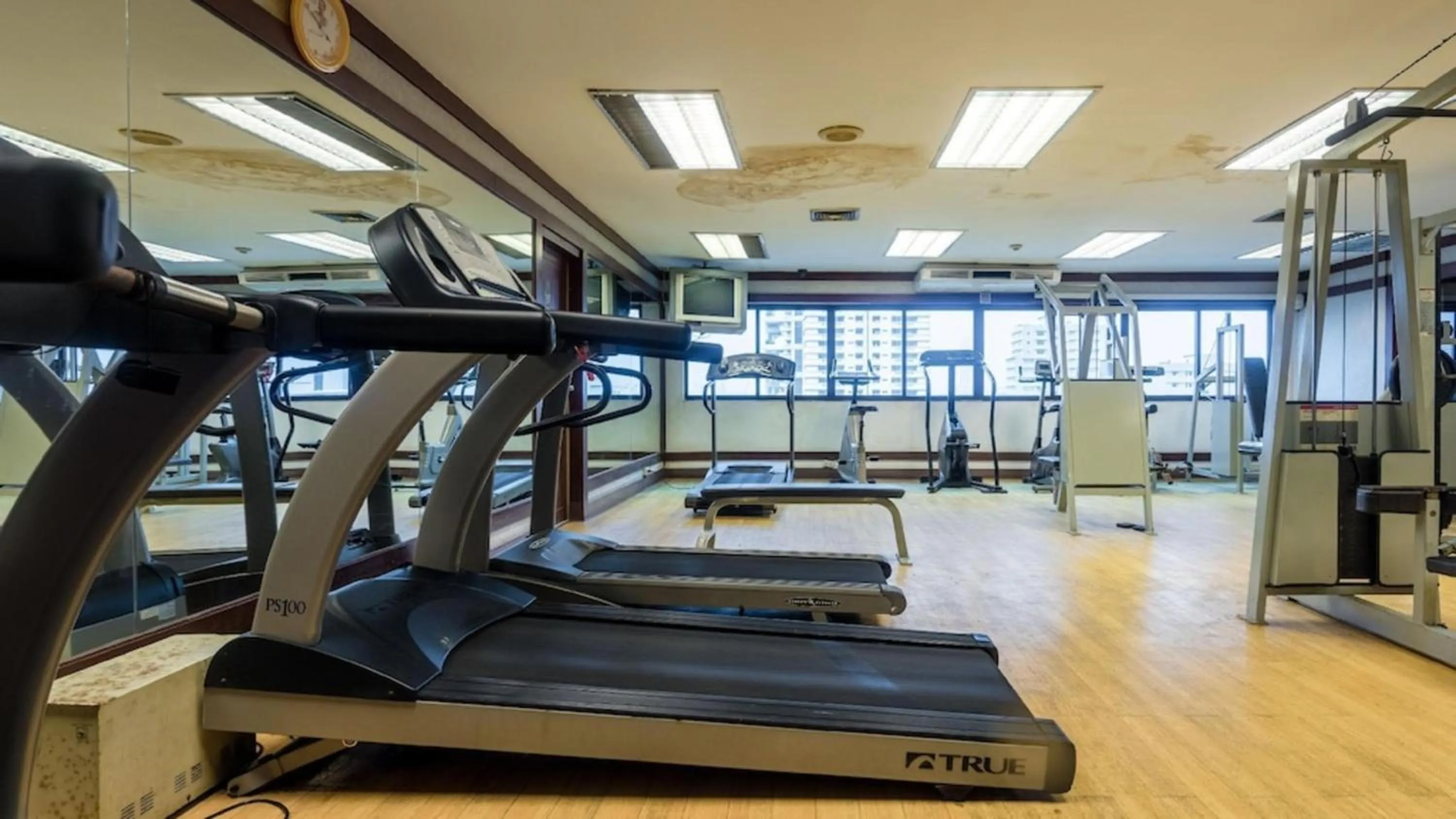 Fitness centre/facilities in Omni Tower Sukhumvit Soi 4 Direct Rooms