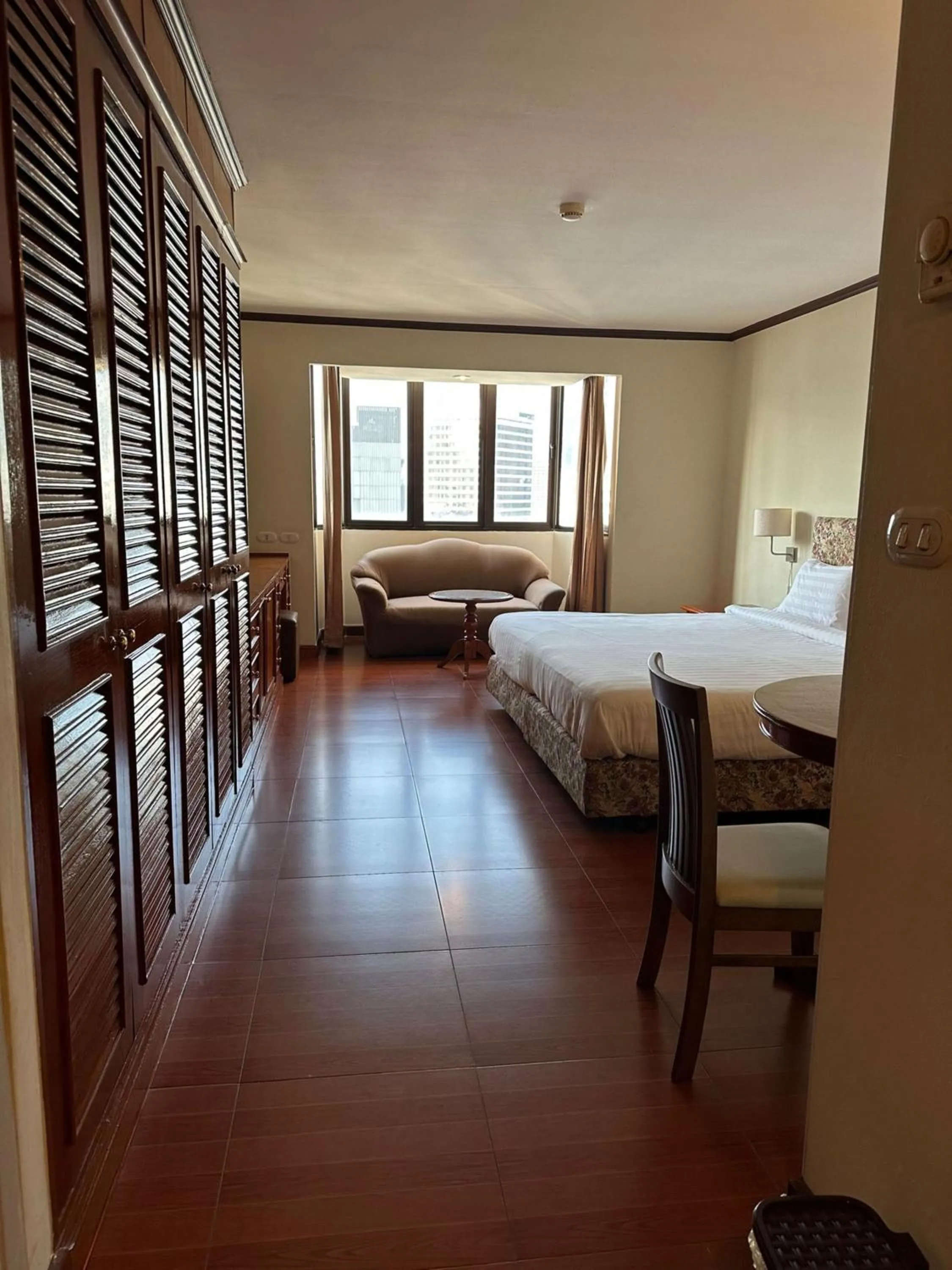 Bedroom, Bed in Omni Tower Sukhumvit Soi 4 Direct Rooms