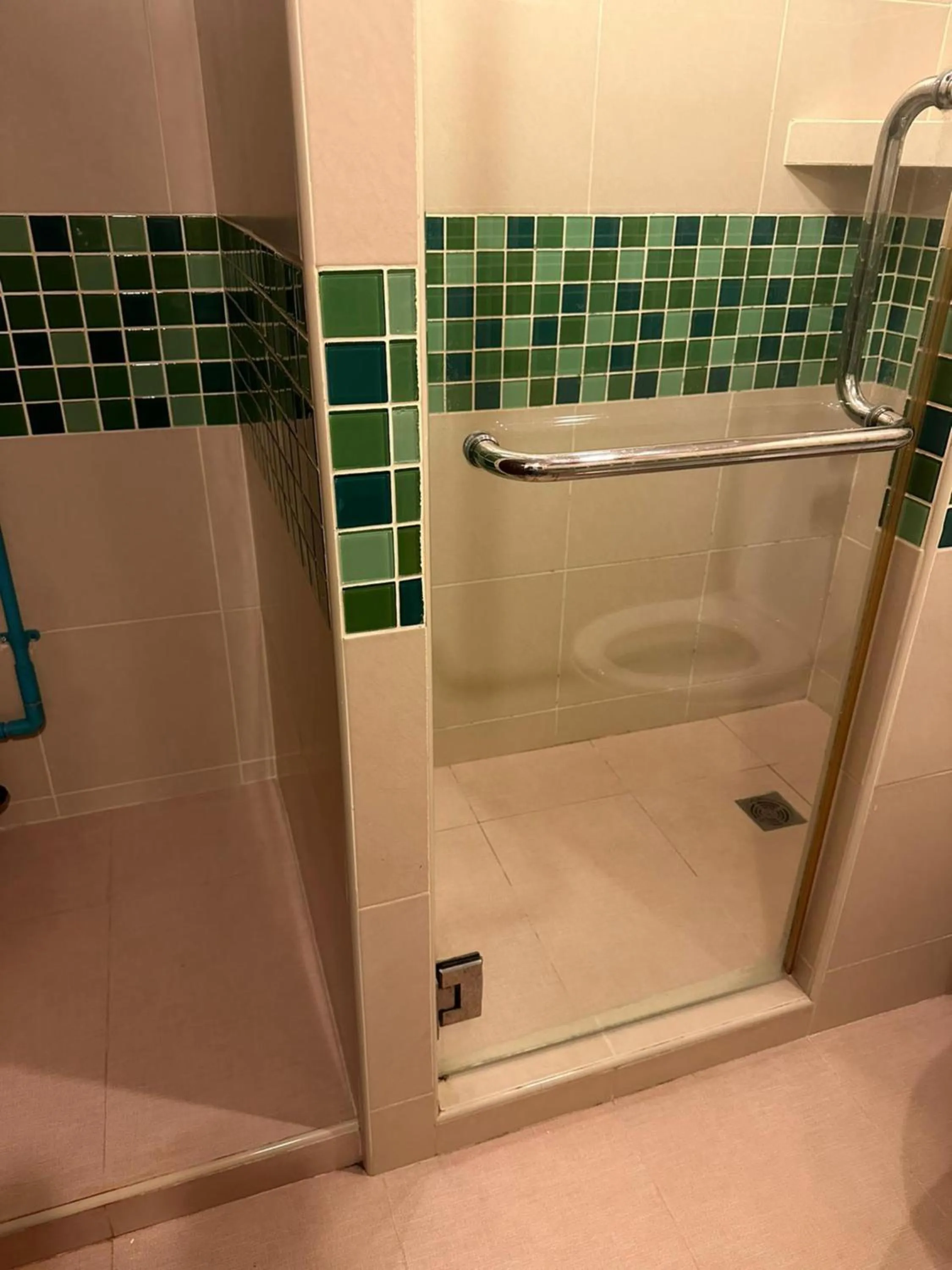 Shower in Omni Tower Sukhumvit Soi 4 Direct Rooms