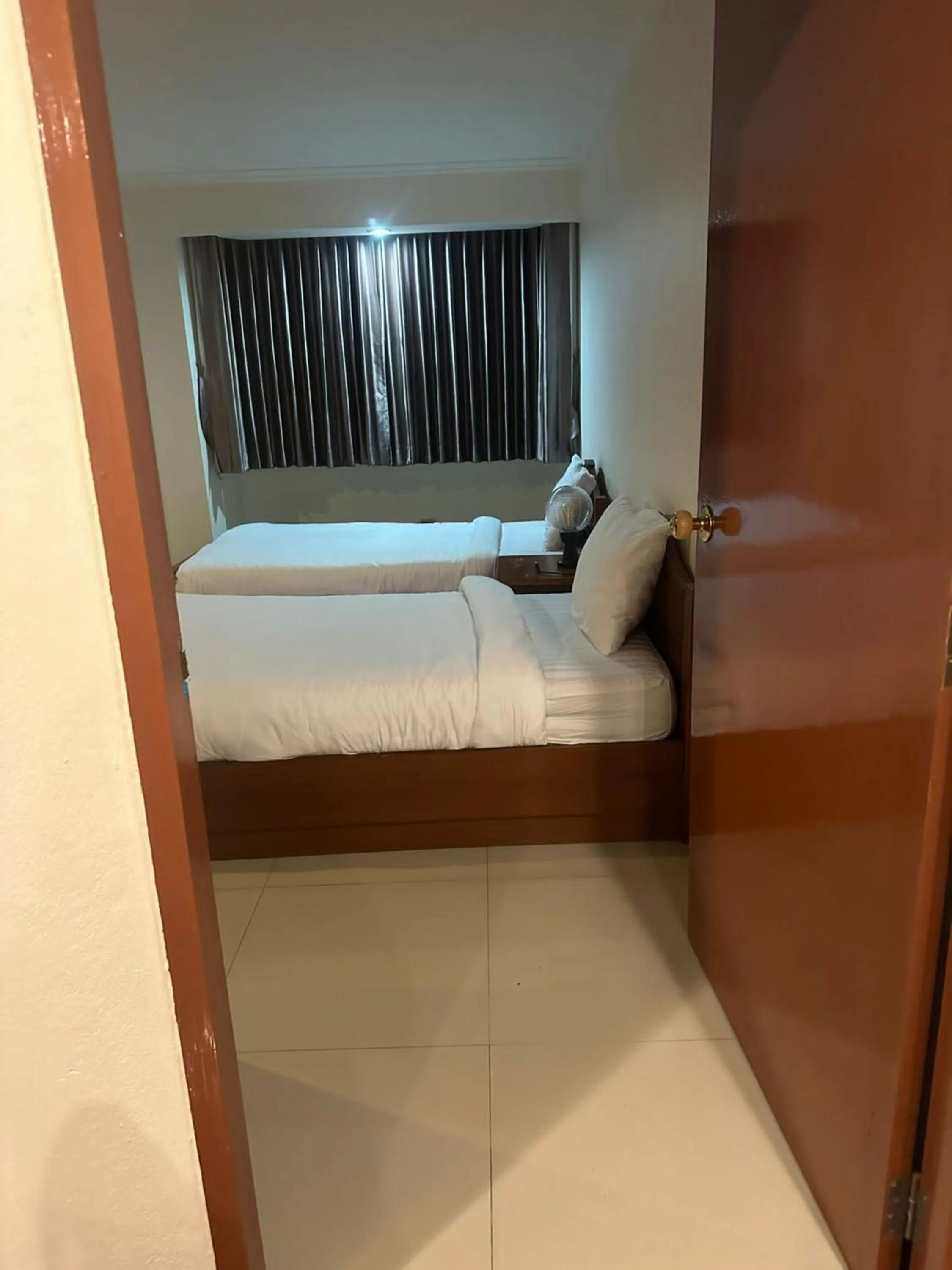 Bedroom, Bed in Omni Tower Sukhumvit Soi 4 Direct Rooms