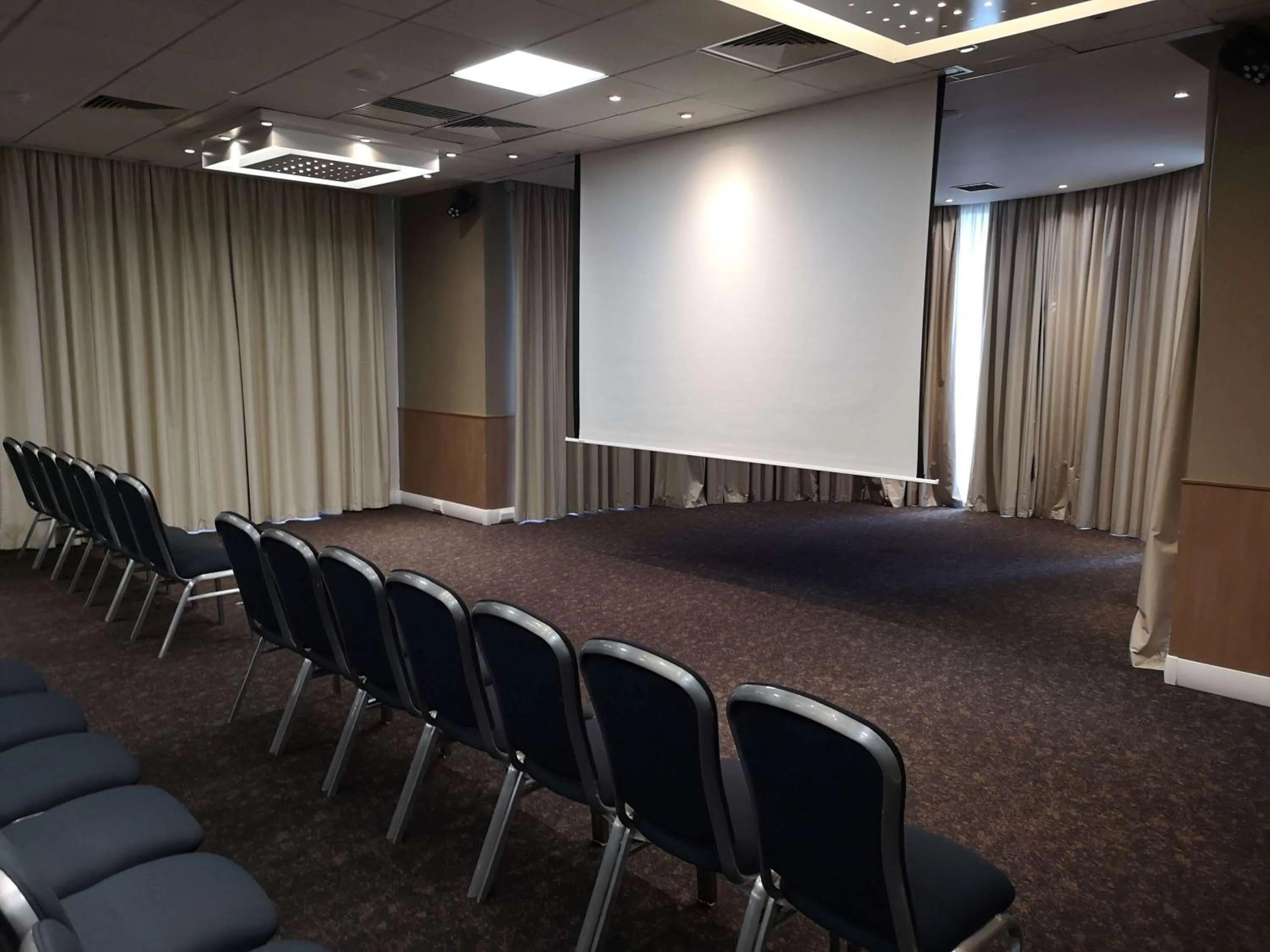 Meeting/conference room in Novotel London Heathrow Airport M4 Jct. 4