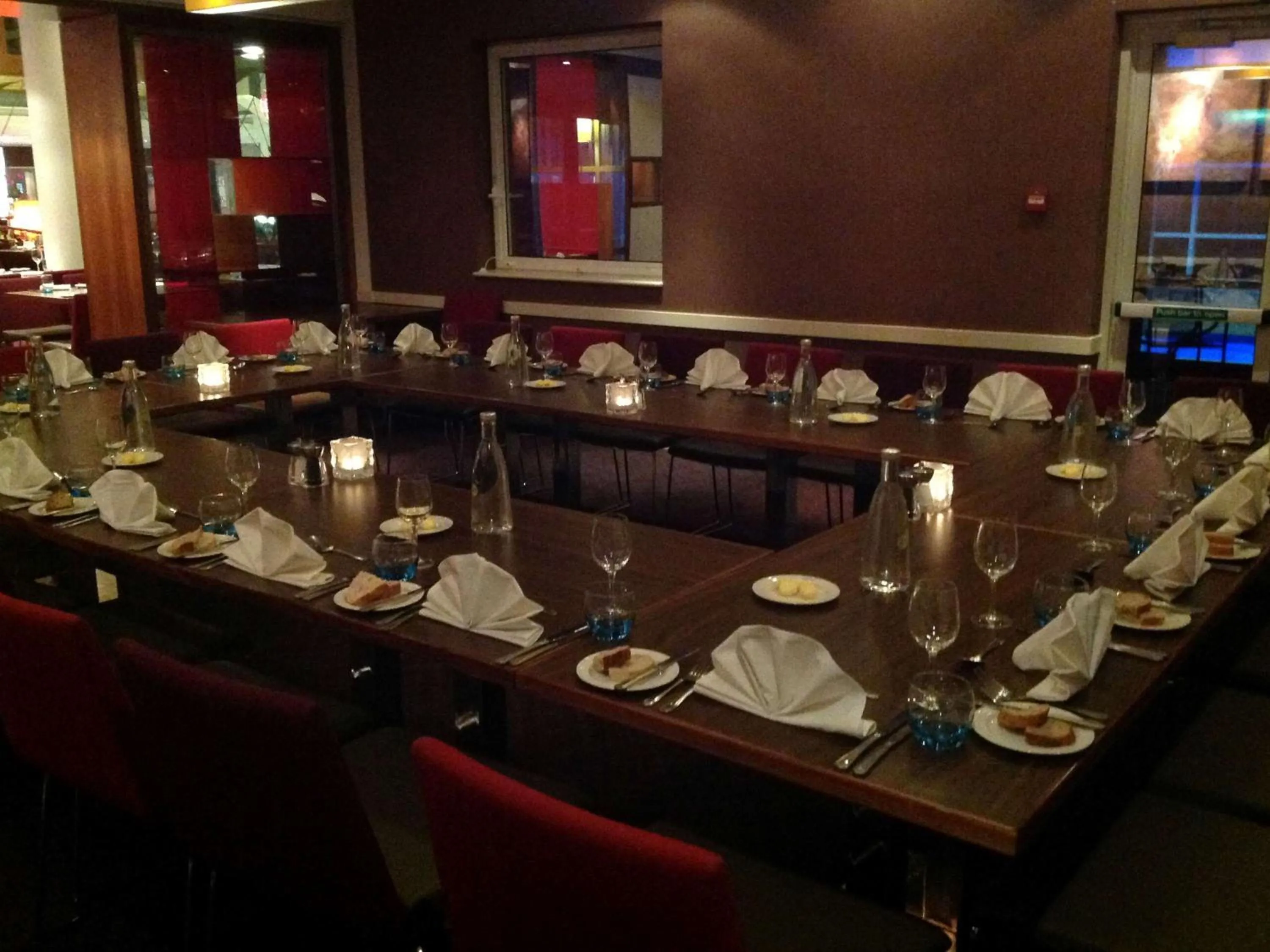 Meeting/conference room, Bathroom in Novotel London Heathrow Airport M4 Jct. 4