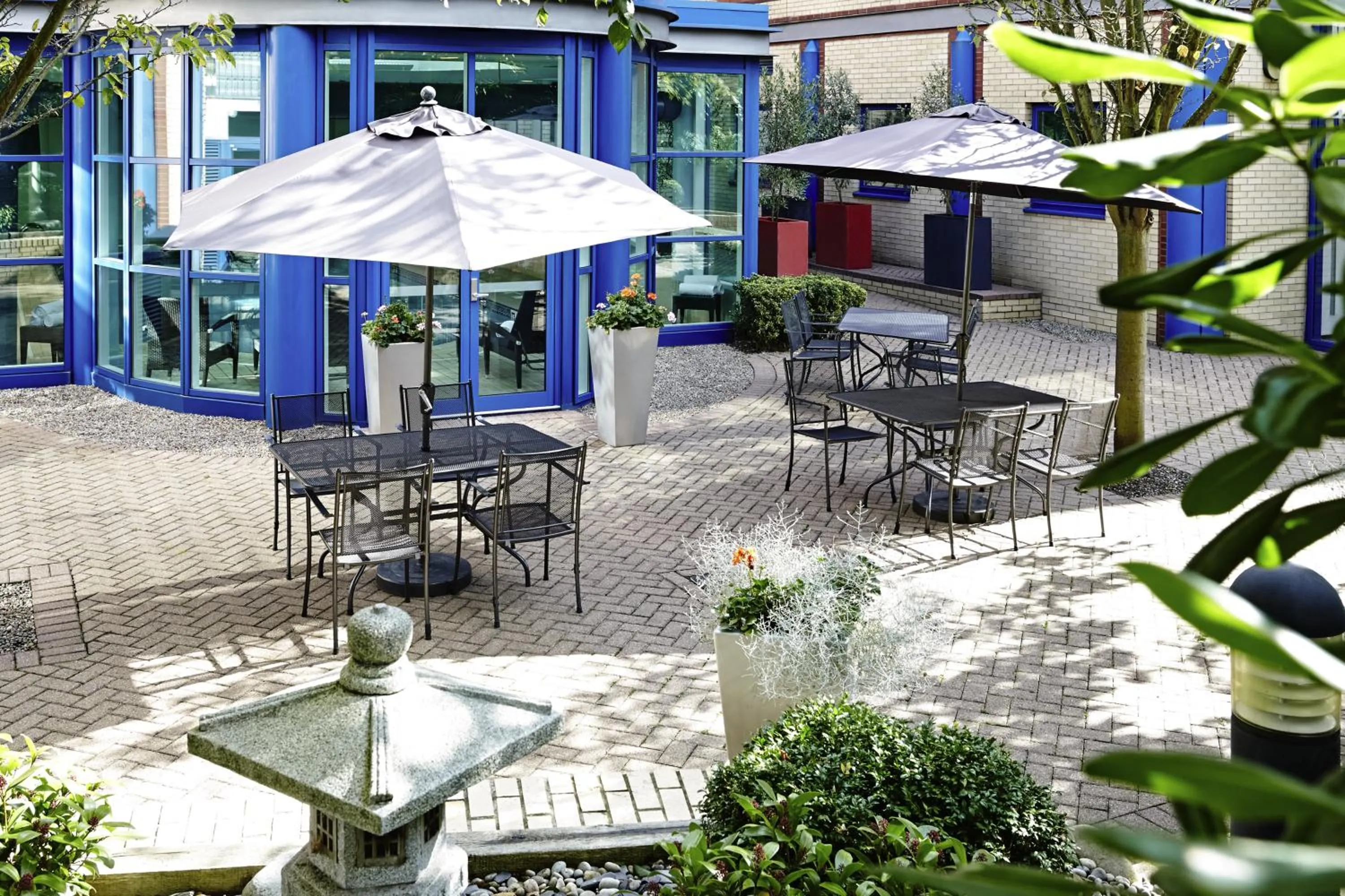Garden, Restaurant/Places to Eat in Novotel London Heathrow Airport M4 Jct. 4