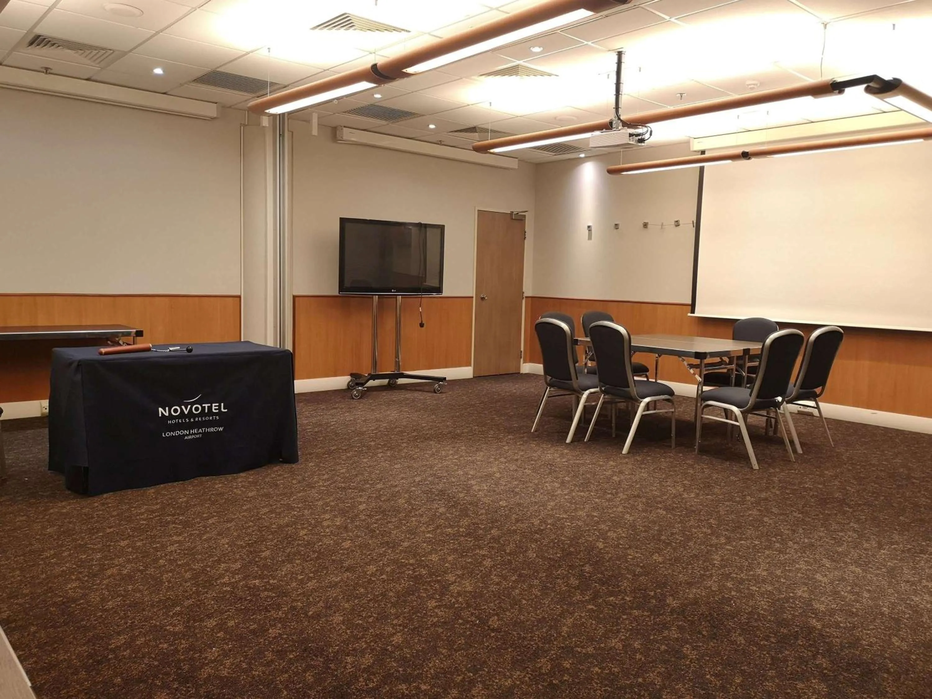 Meeting/conference room in Novotel London Heathrow Airport M4 Jct. 4