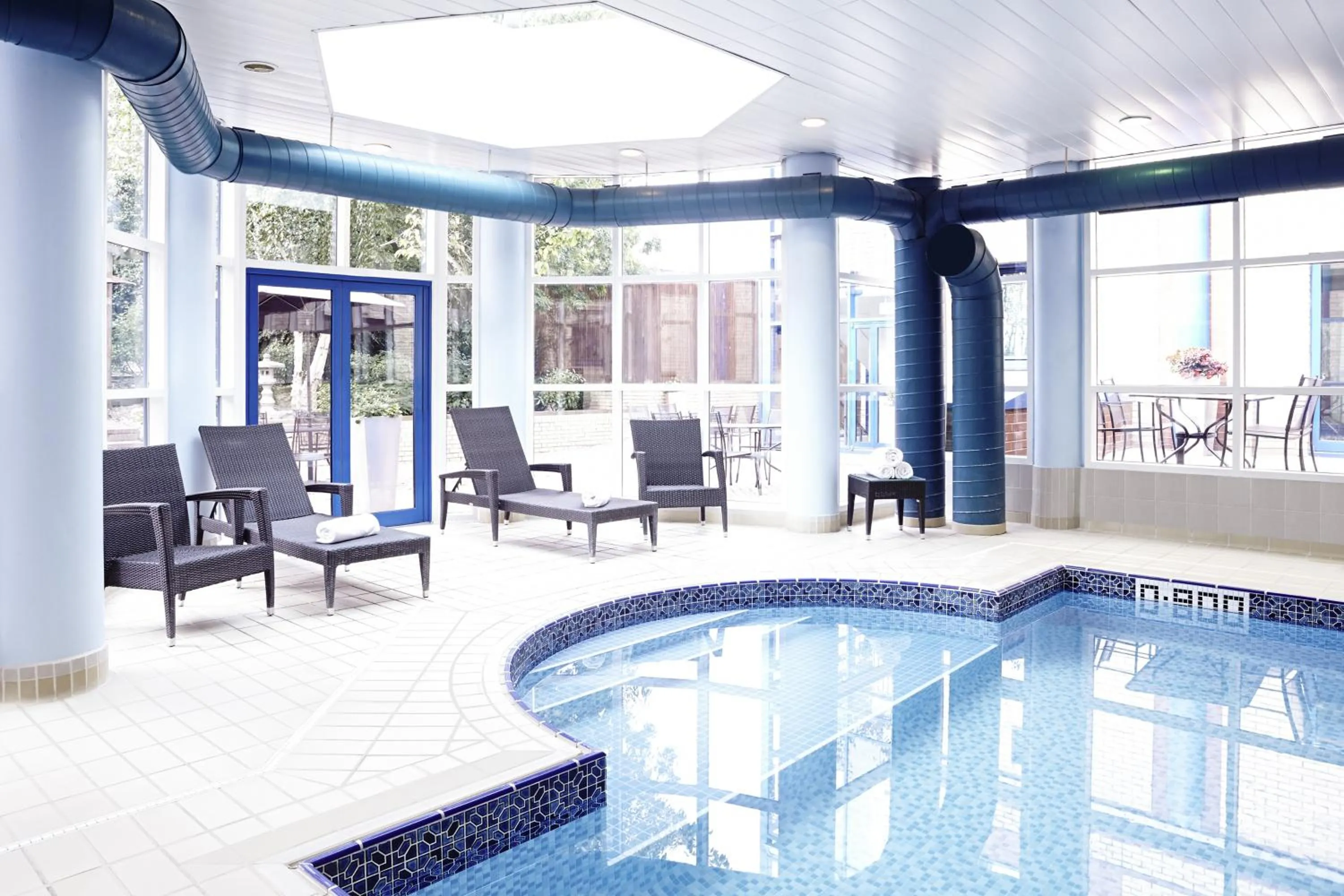 Swimming Pool in Novotel London Heathrow Airport M4 Jct. 4