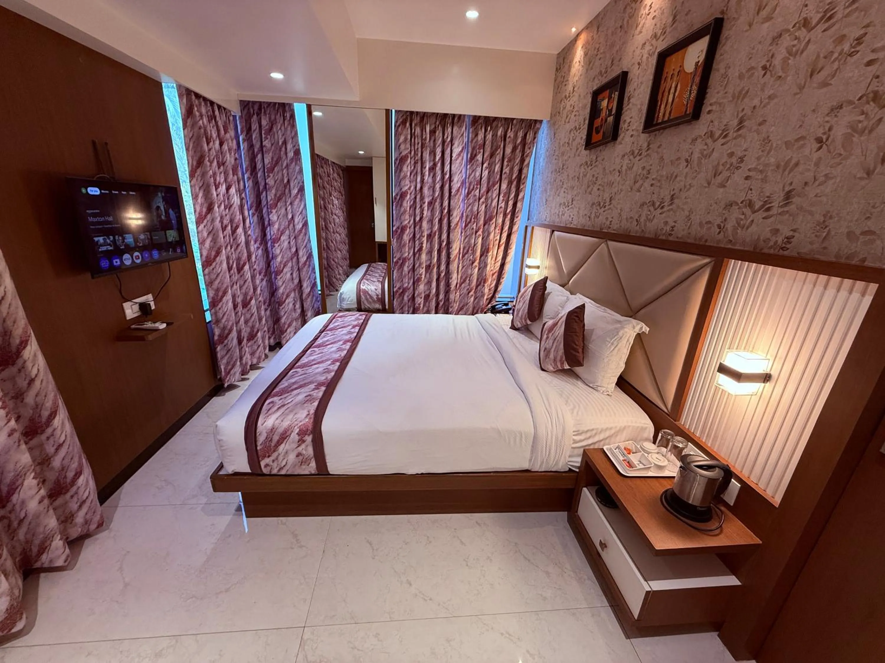 Bed in Hotel Pearl Residency Thane