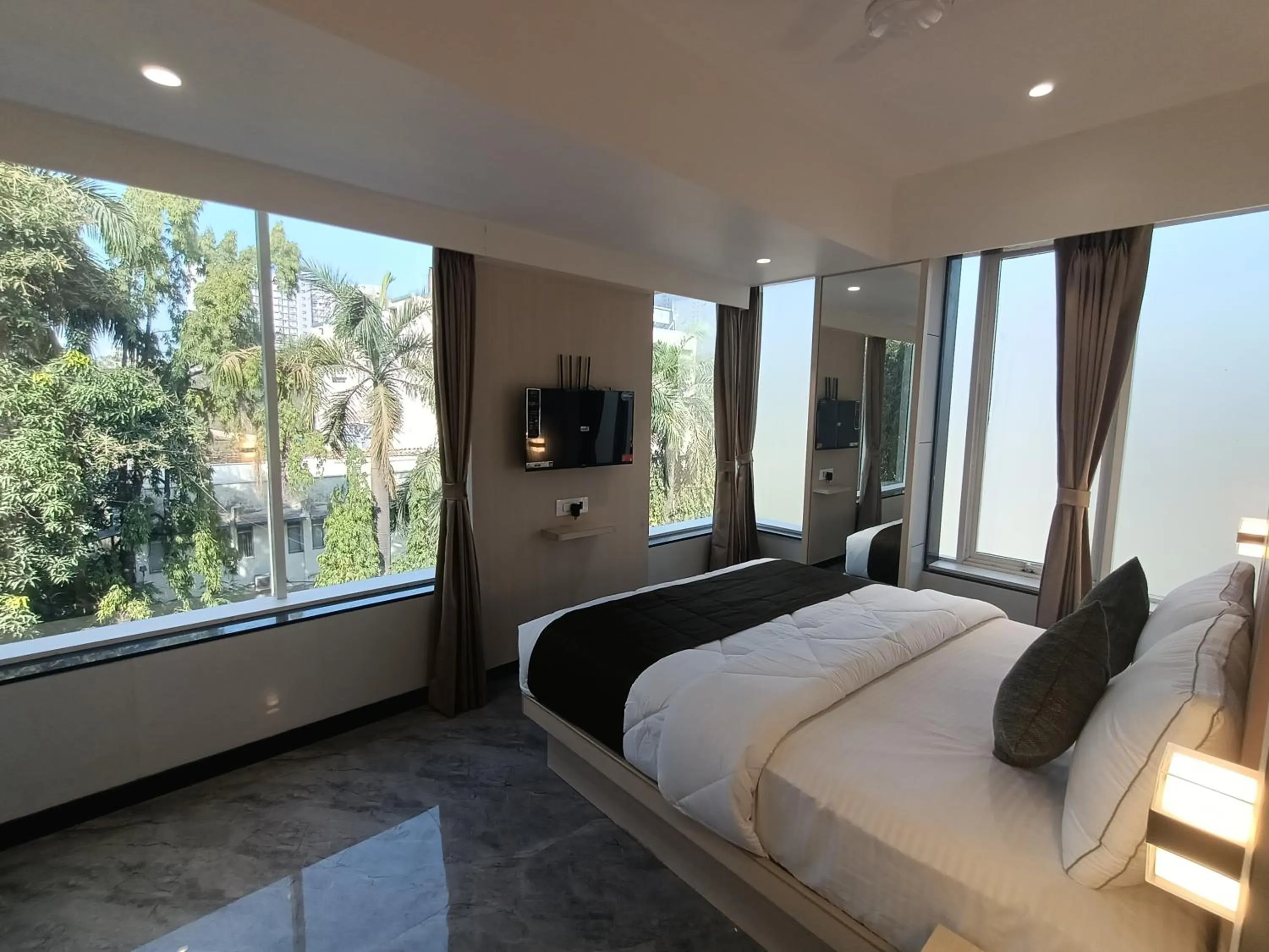 Bed in Hotel Pearl Residency Thane