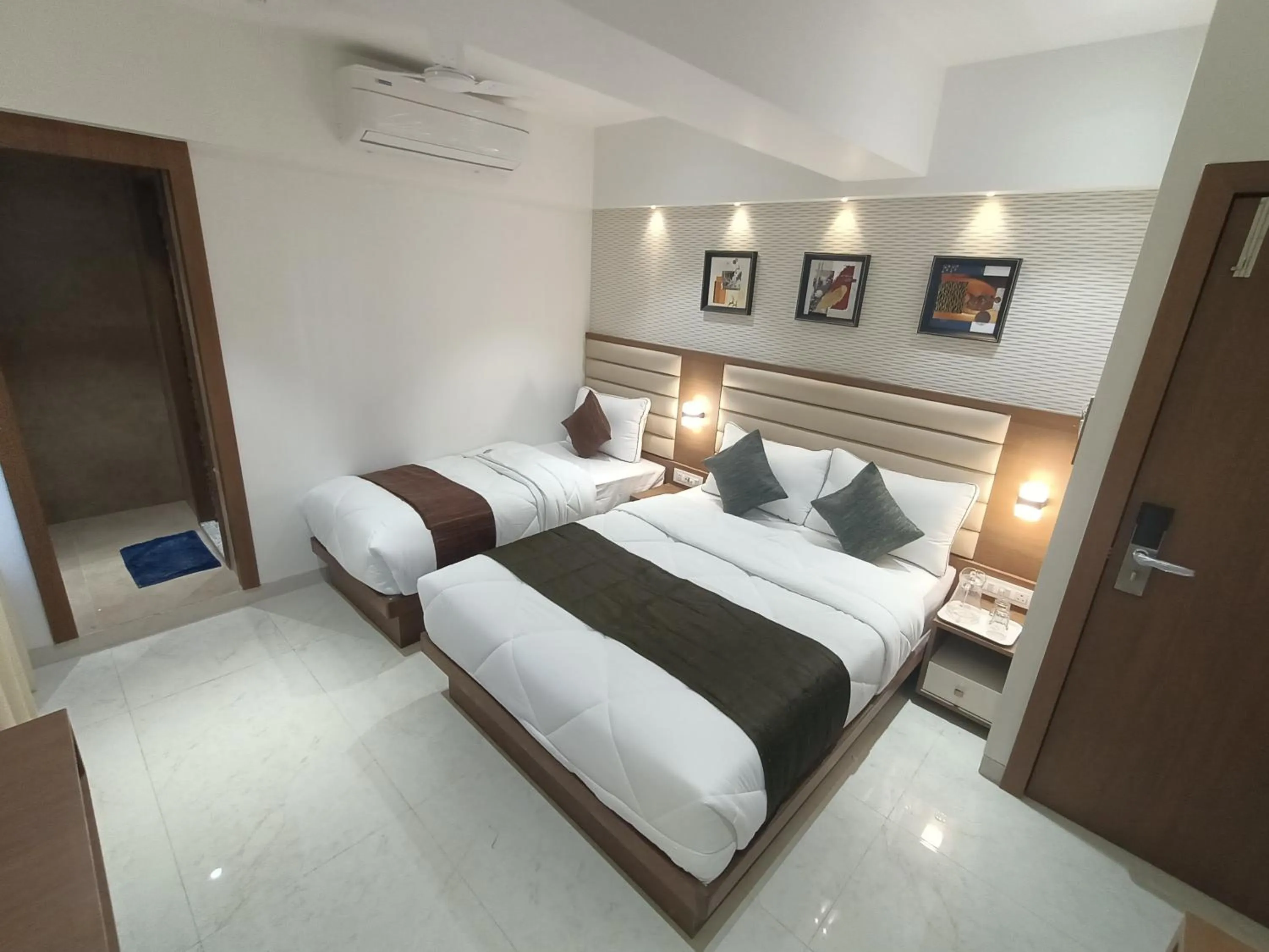 Bed in Hotel Pearl Residency Thane