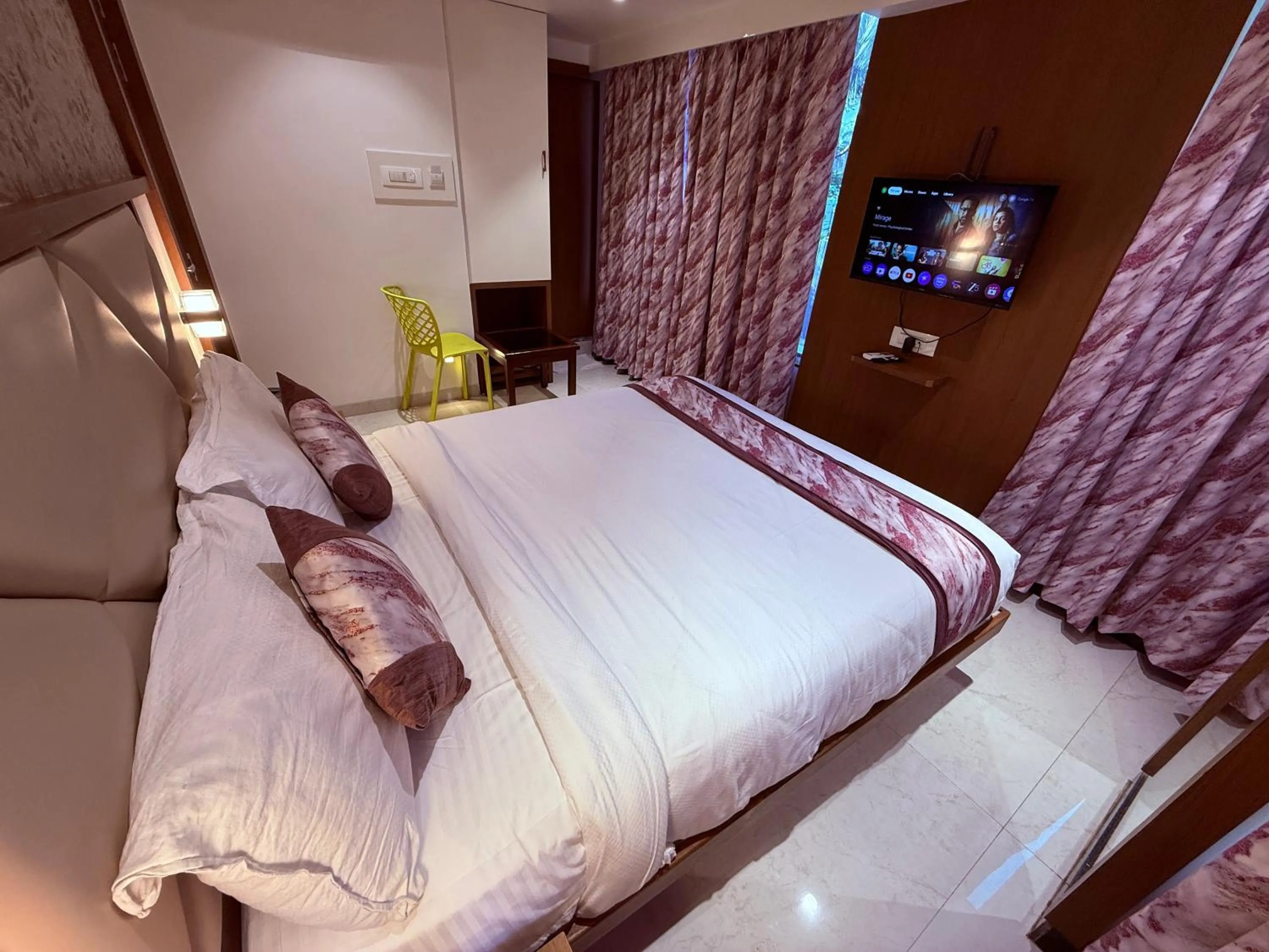 Bed in Hotel Pearl Residency Thane