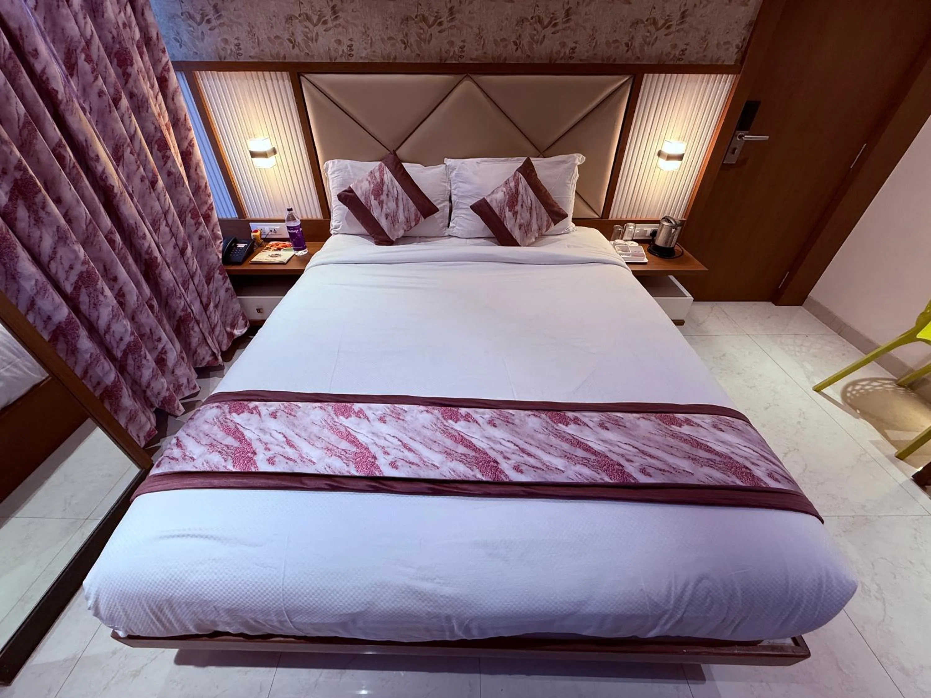 Bed in Hotel Pearl Residency Thane