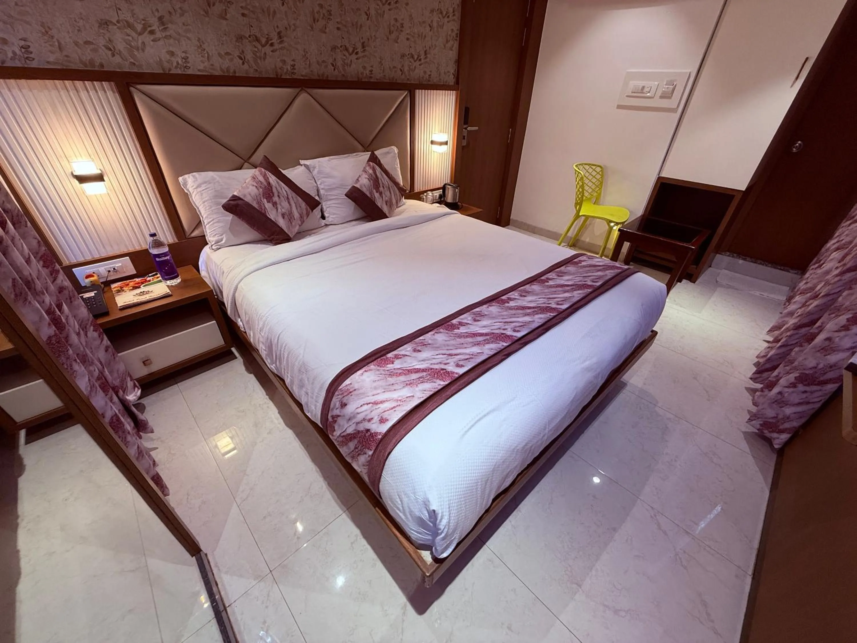 Bed in Hotel Pearl Residency Thane