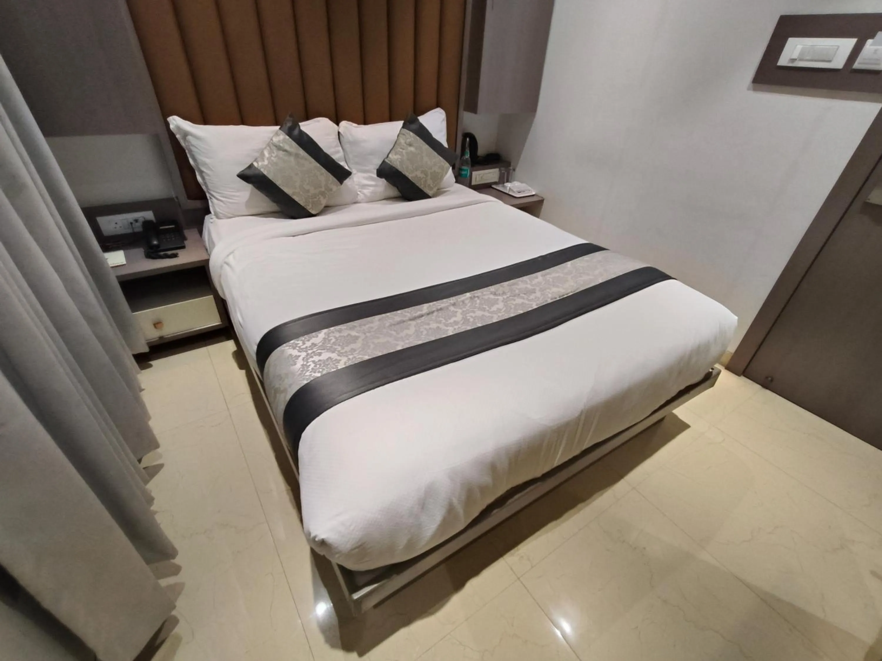 Bed in Hotel Pearl Residency Thane