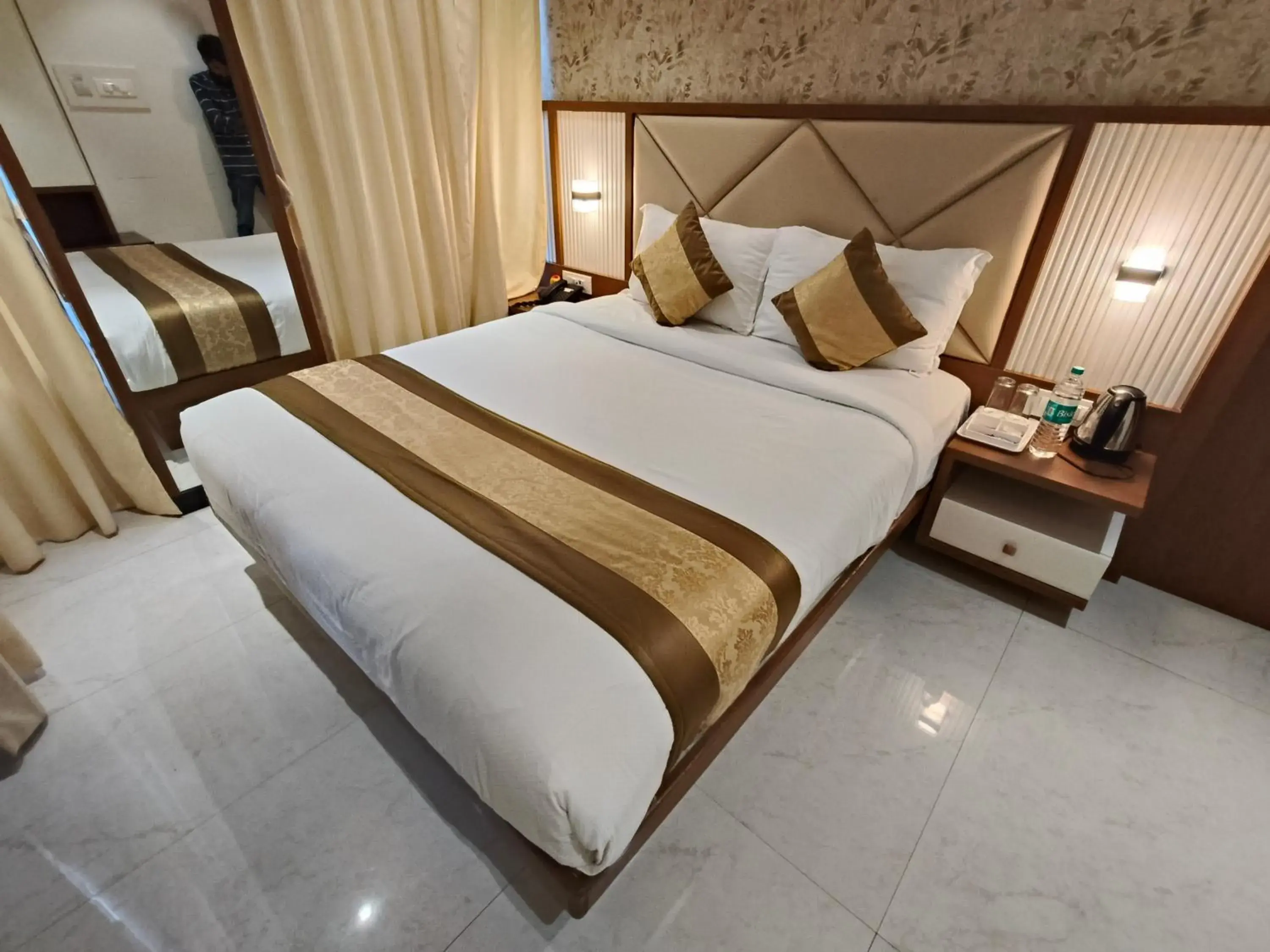 Superior Double Room in Hotel Pearl Residency Thane Superior Double Room in Hotel Pearl Residency Thane