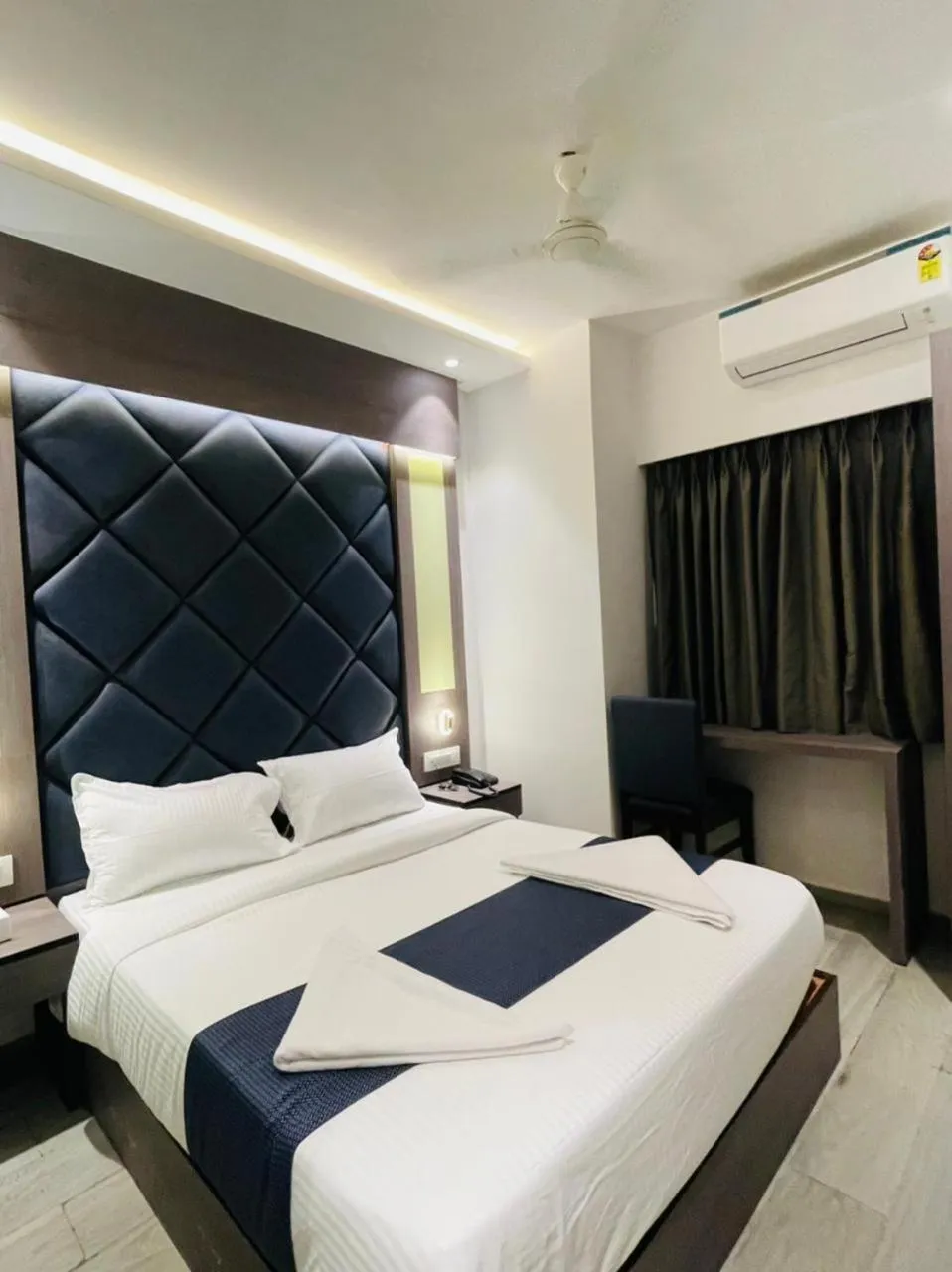 Bedroom, Bed in Horizon Inn Near Exhibition Center