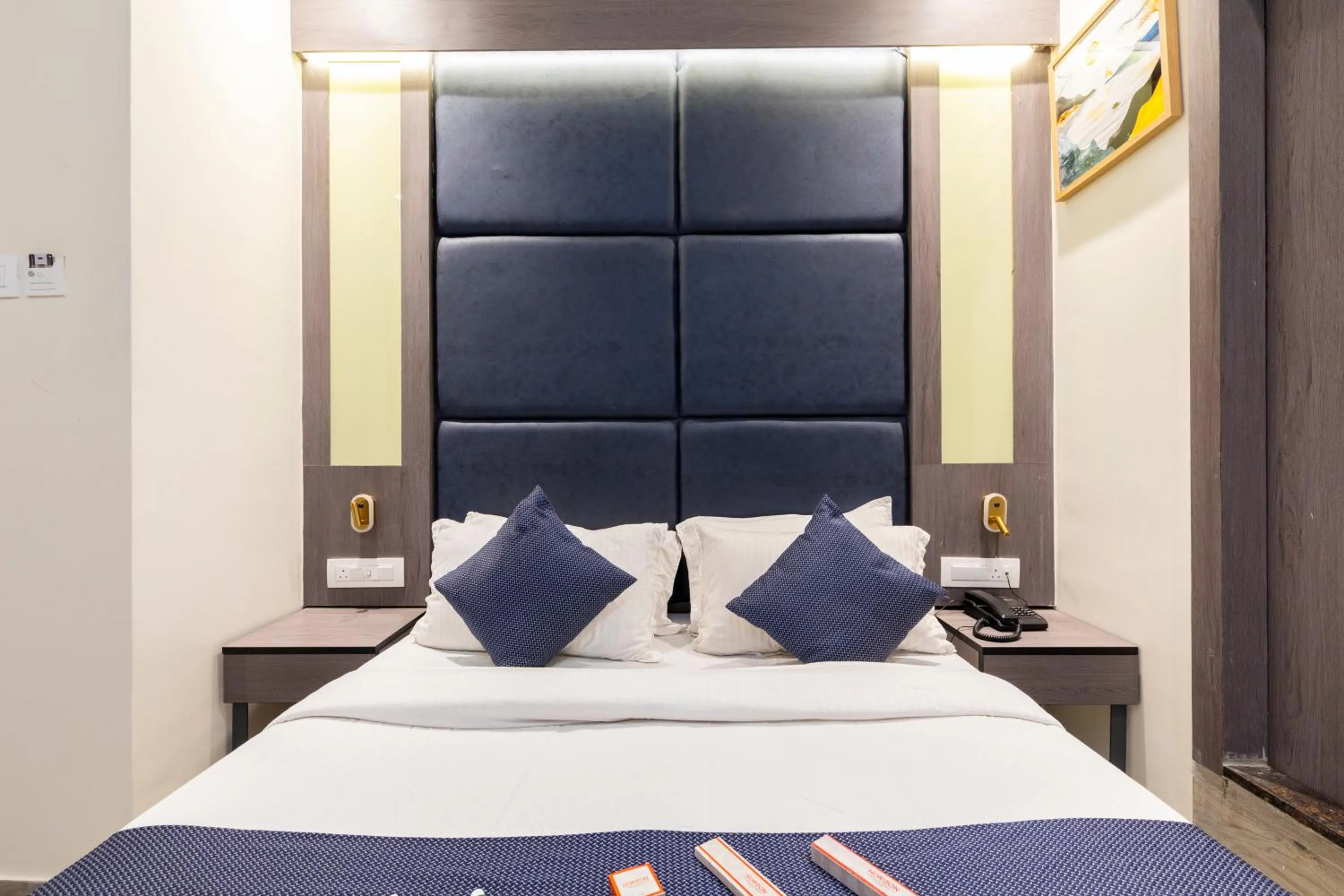 Bedroom, Bed in Horizon Inn Near Exhibition Center