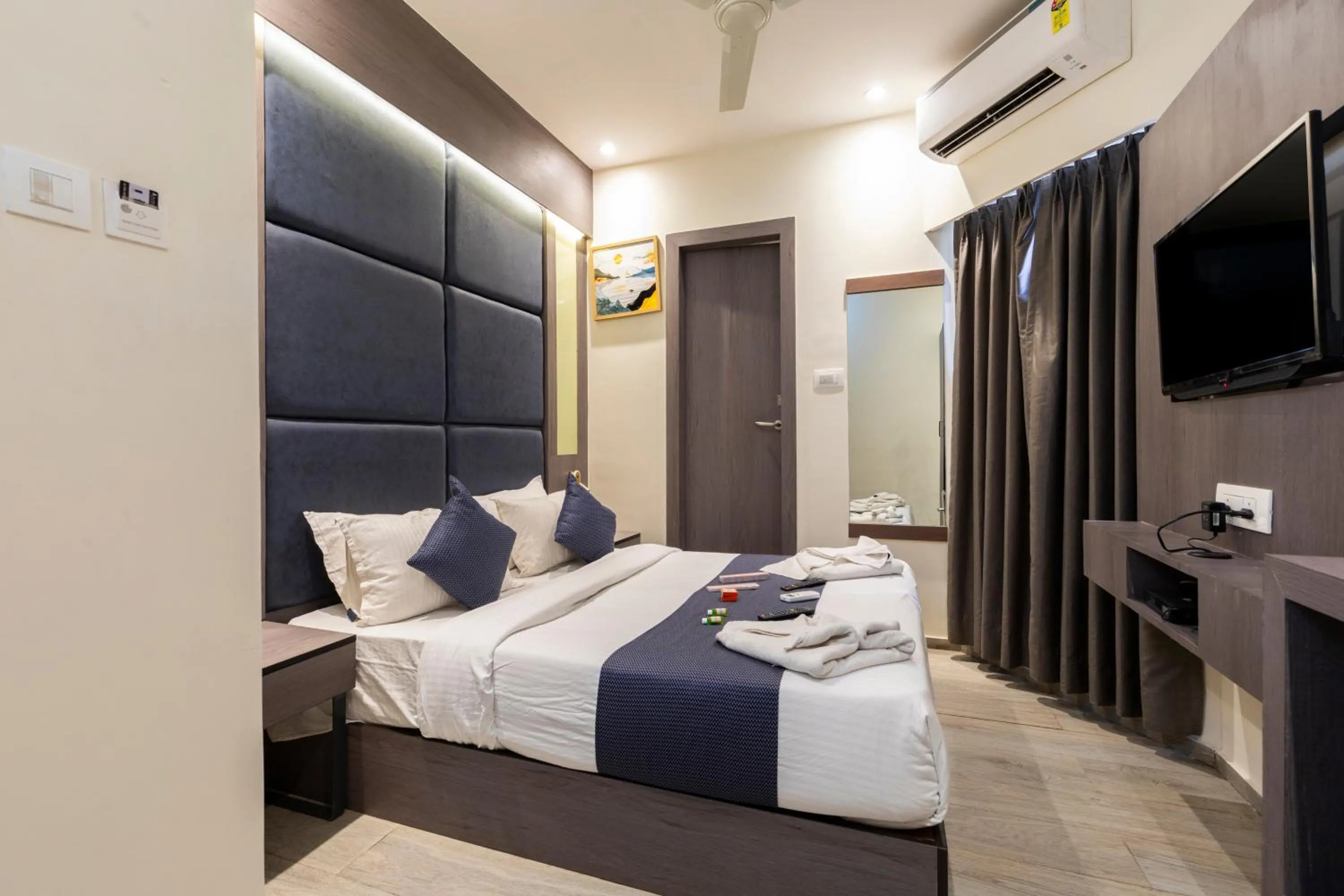 Bedroom, Bed in Horizon Inn Near Exhibition Center