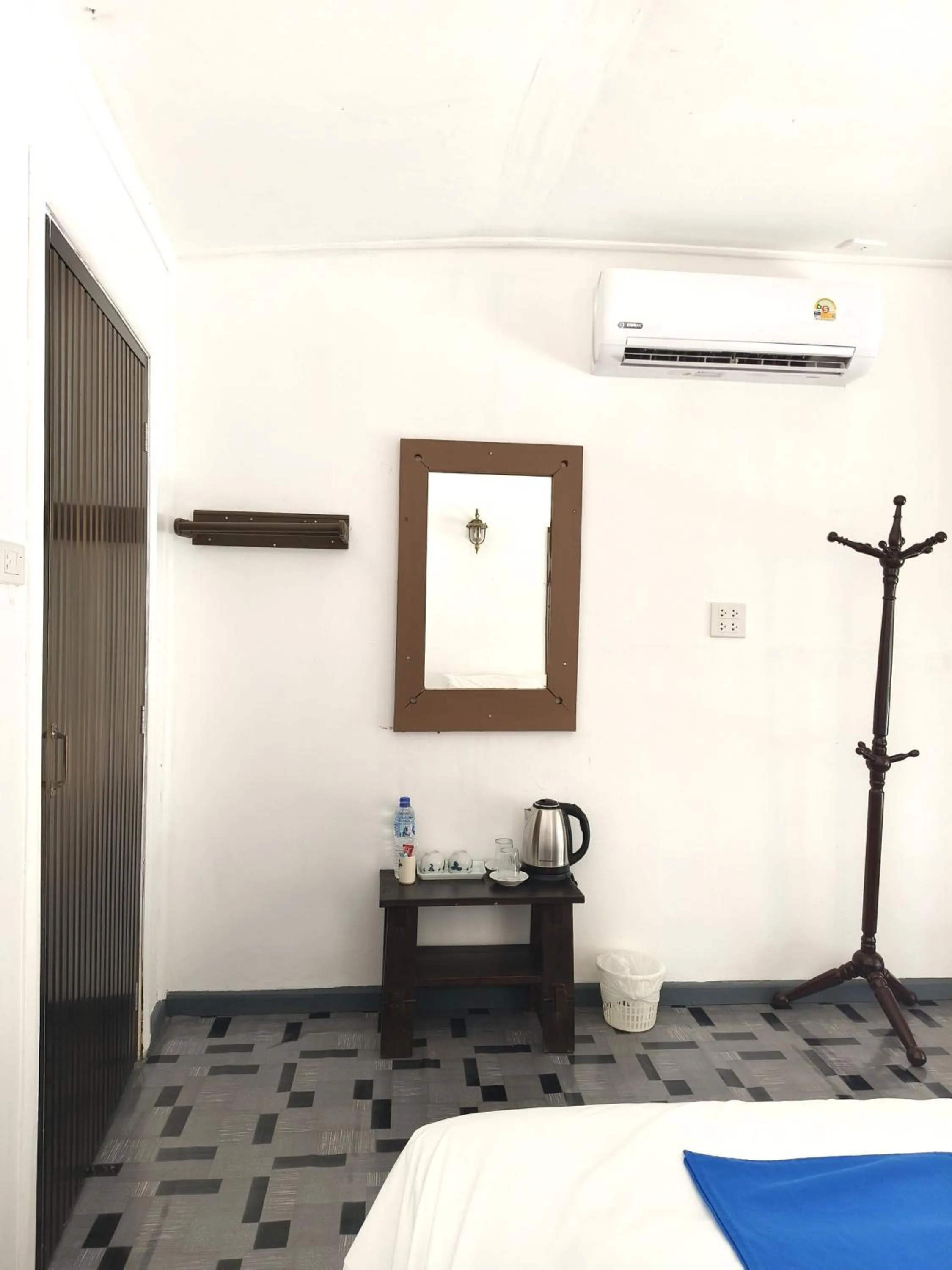 Photo of the whole room, Bed in Long Beach Club Krabi