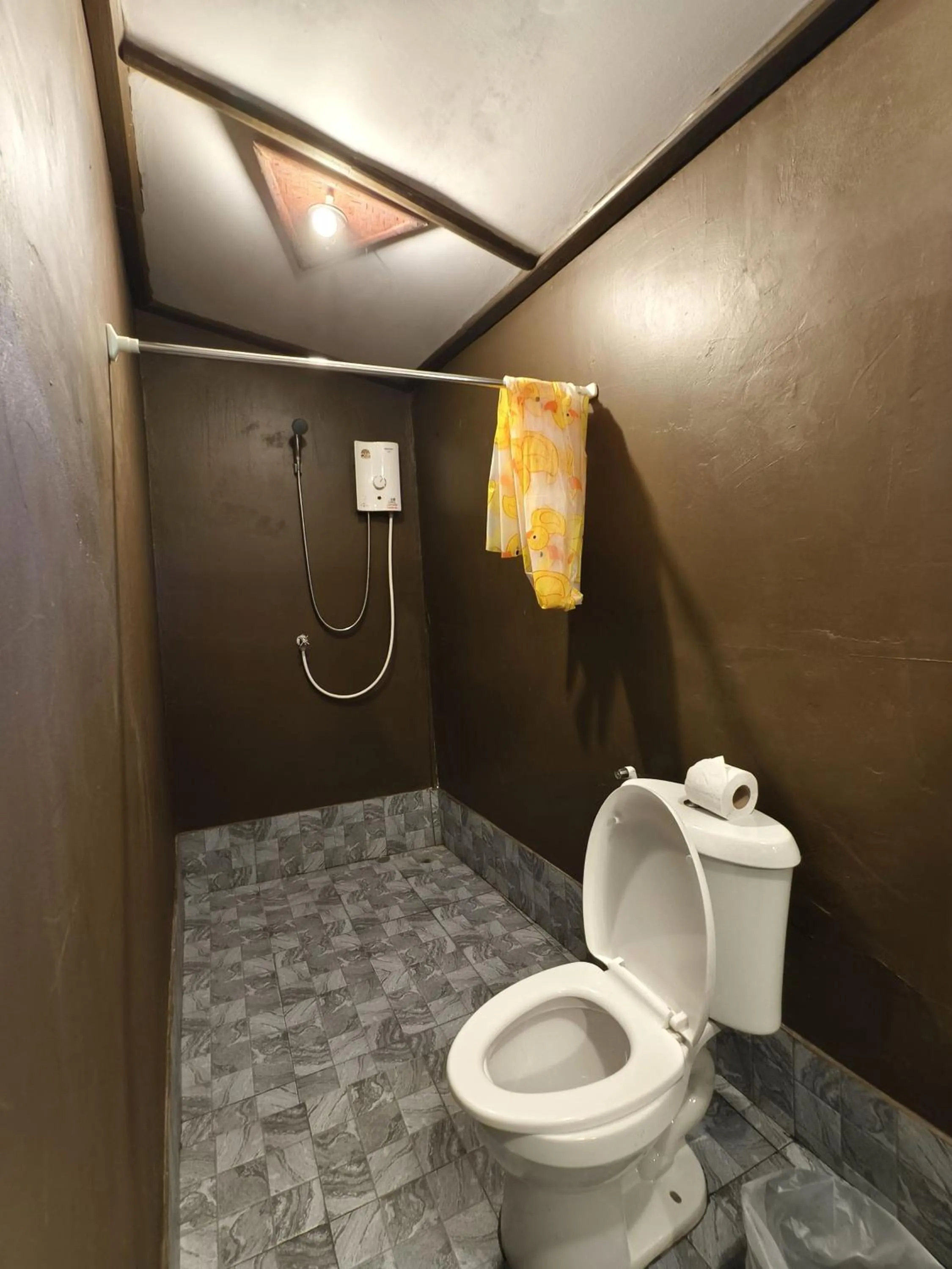 Toilet in Long Beach Club Krabi