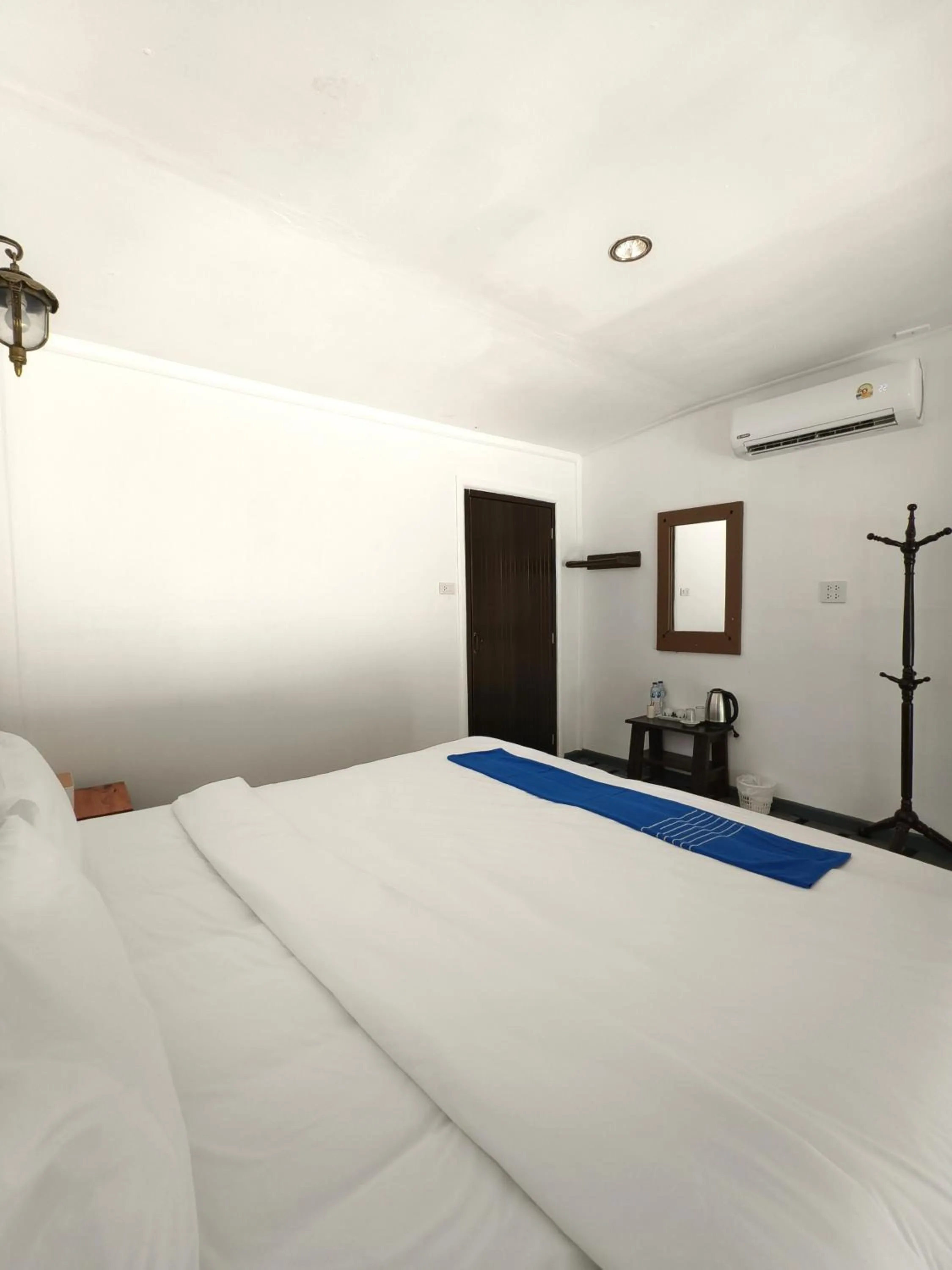 Photo of the whole room, Bed in Long Beach Club Krabi