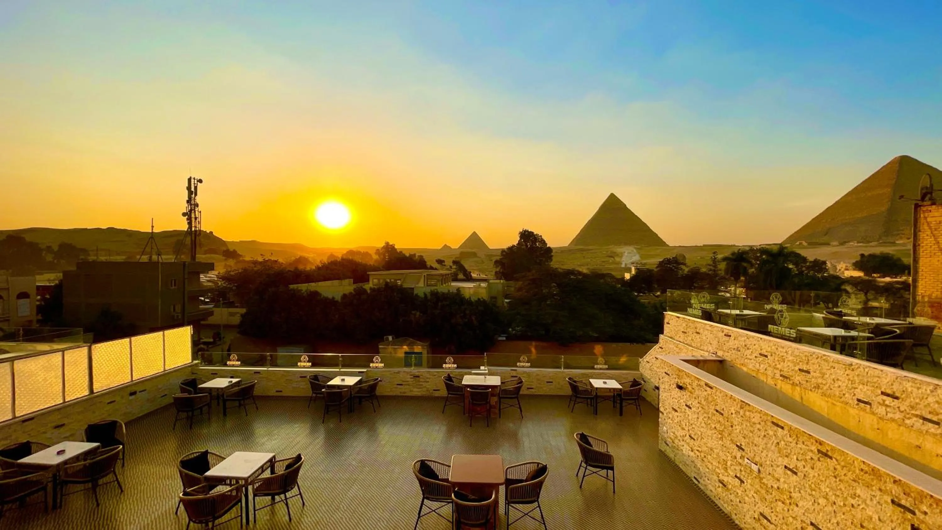 Restaurant/places to eat in NEMES Pyramids View INN