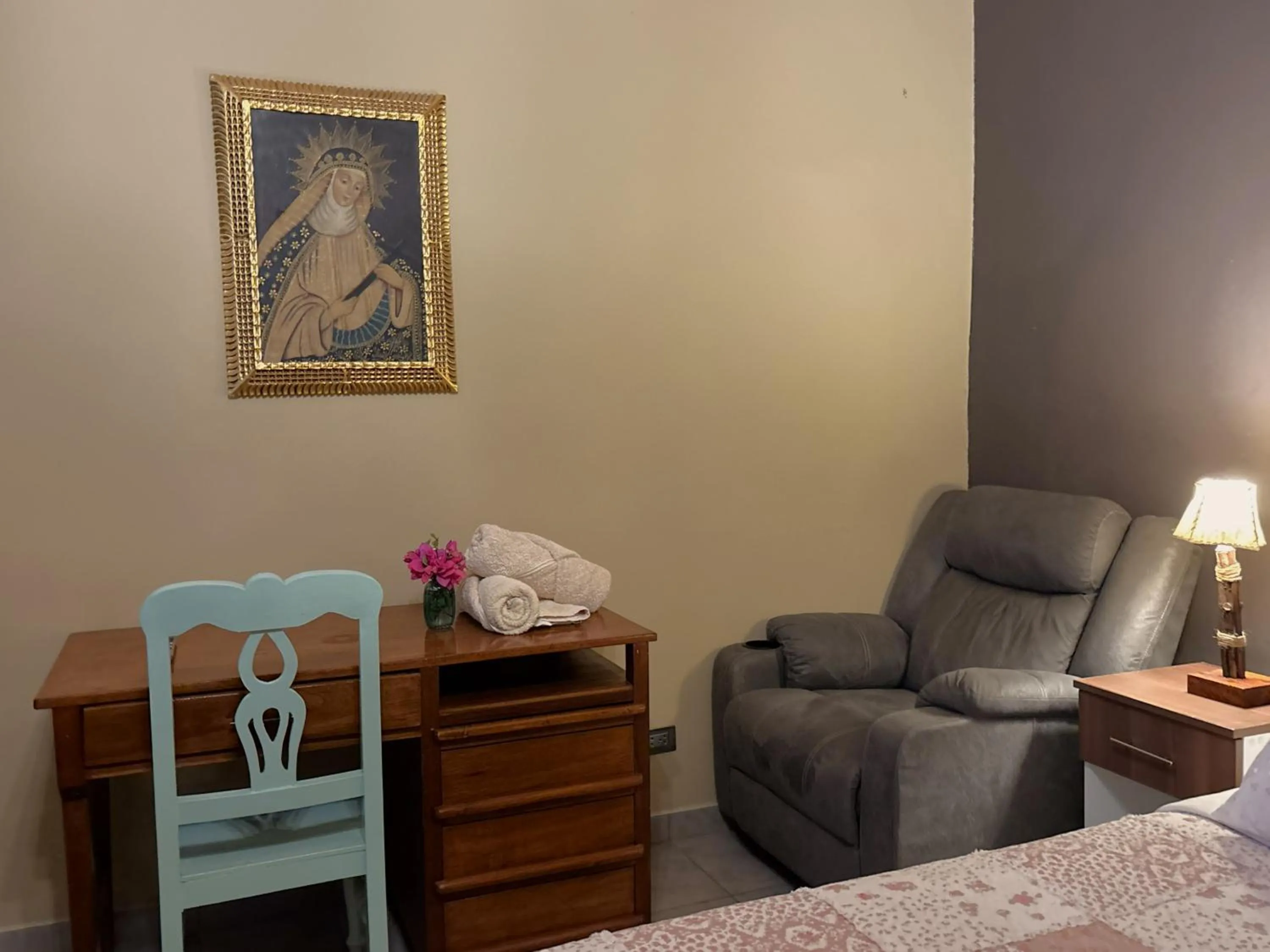 Seating area in Serenity Lodge