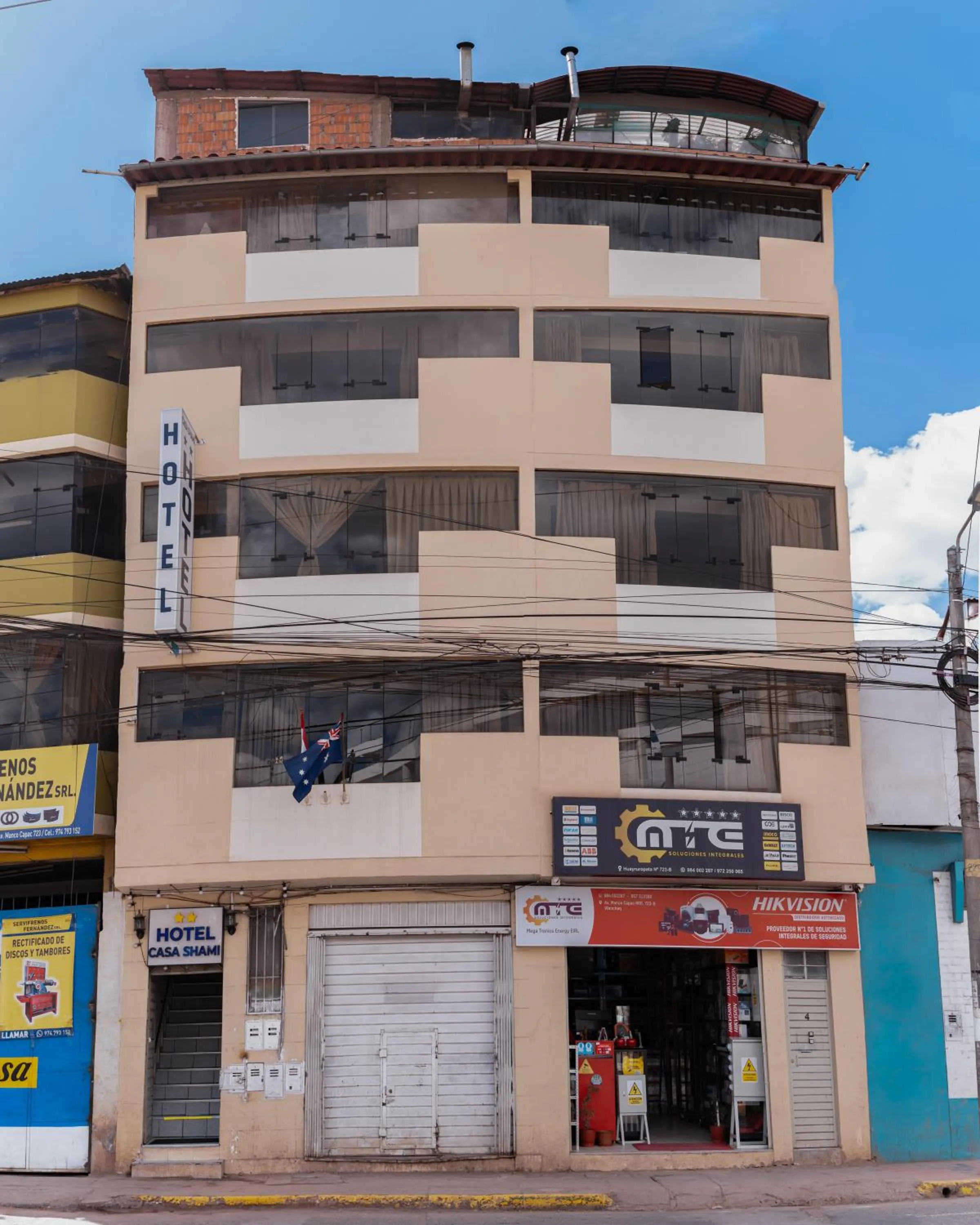 Property building in Hotel Casa Shami