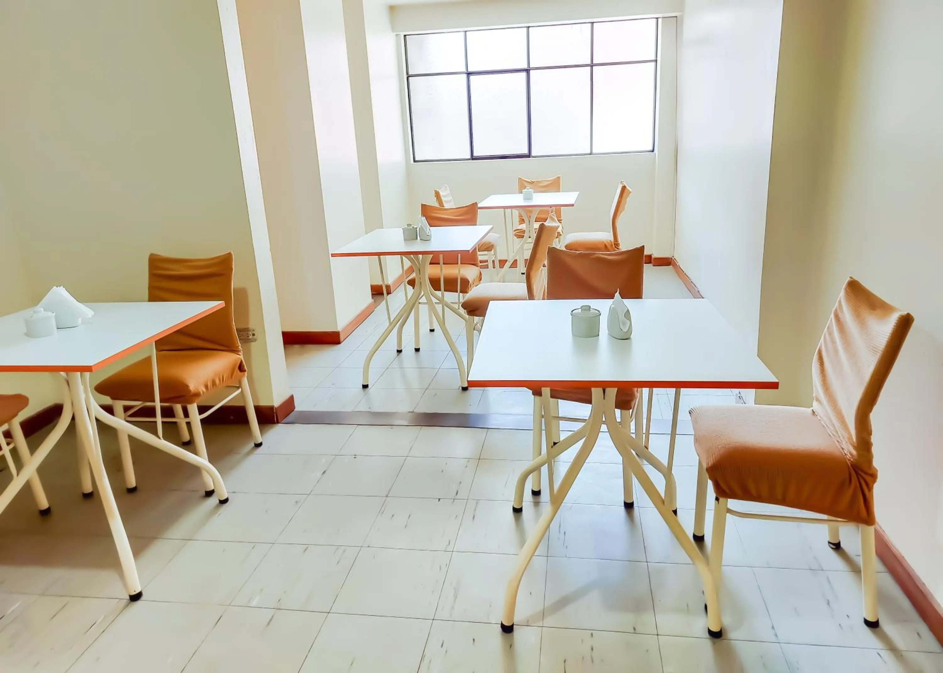 Restaurant/places to eat in Hotel Casa Shami