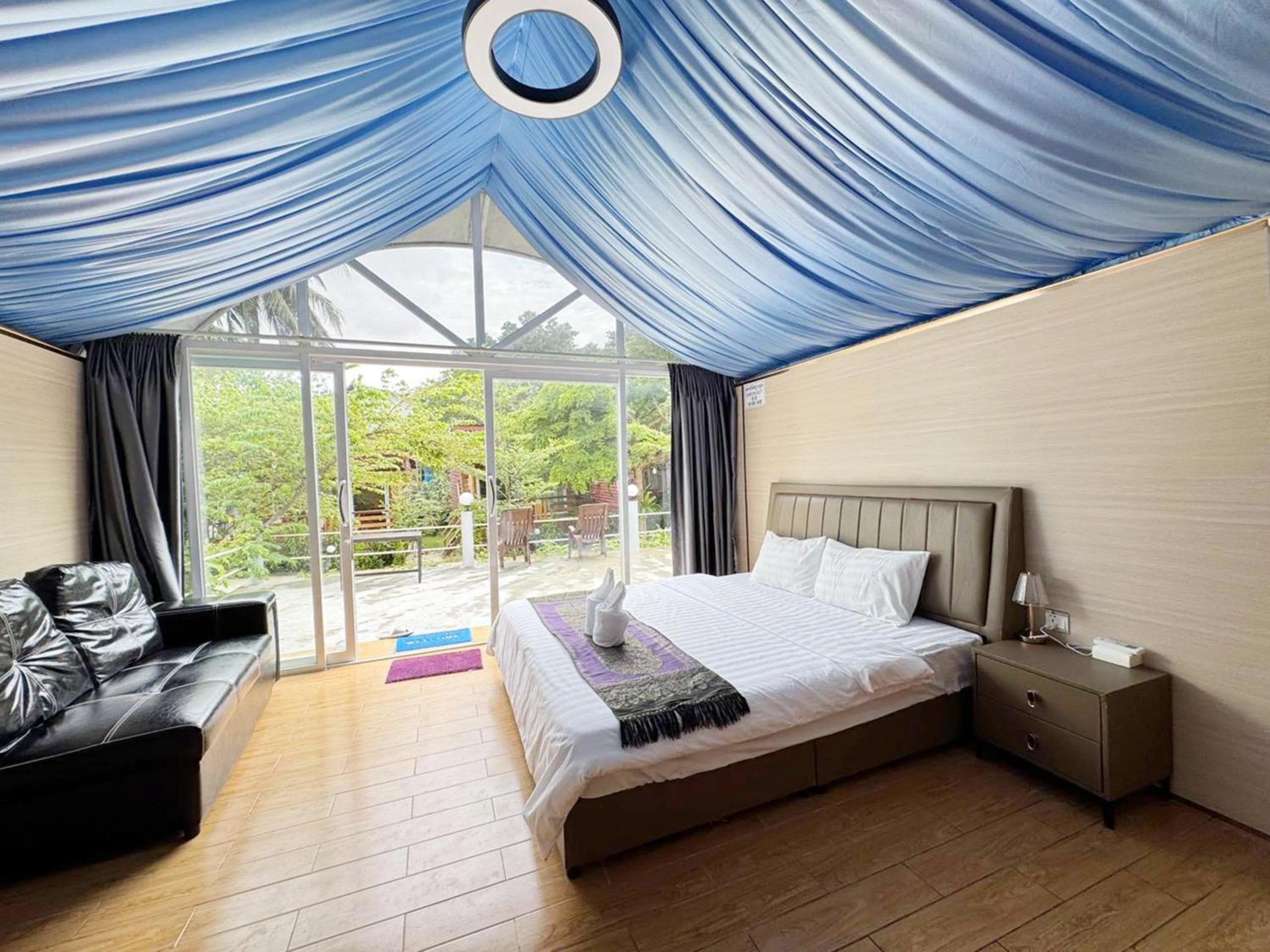 Photo of the whole room, Bed in The Wind Koh Rong