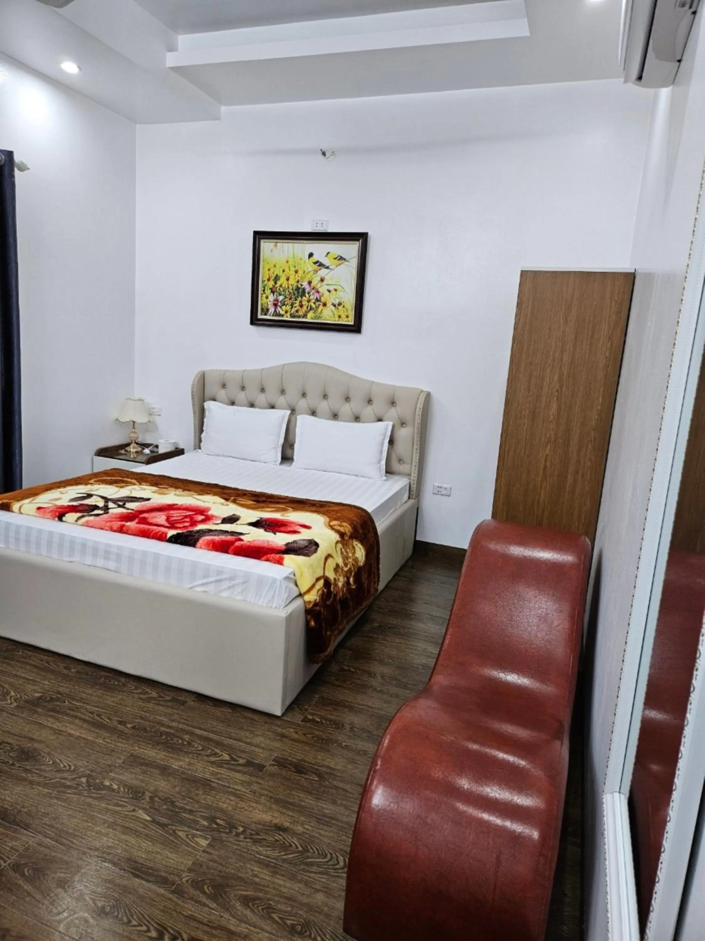 Photo of the whole room, Bed in Hoàng Gia Hotel Royal