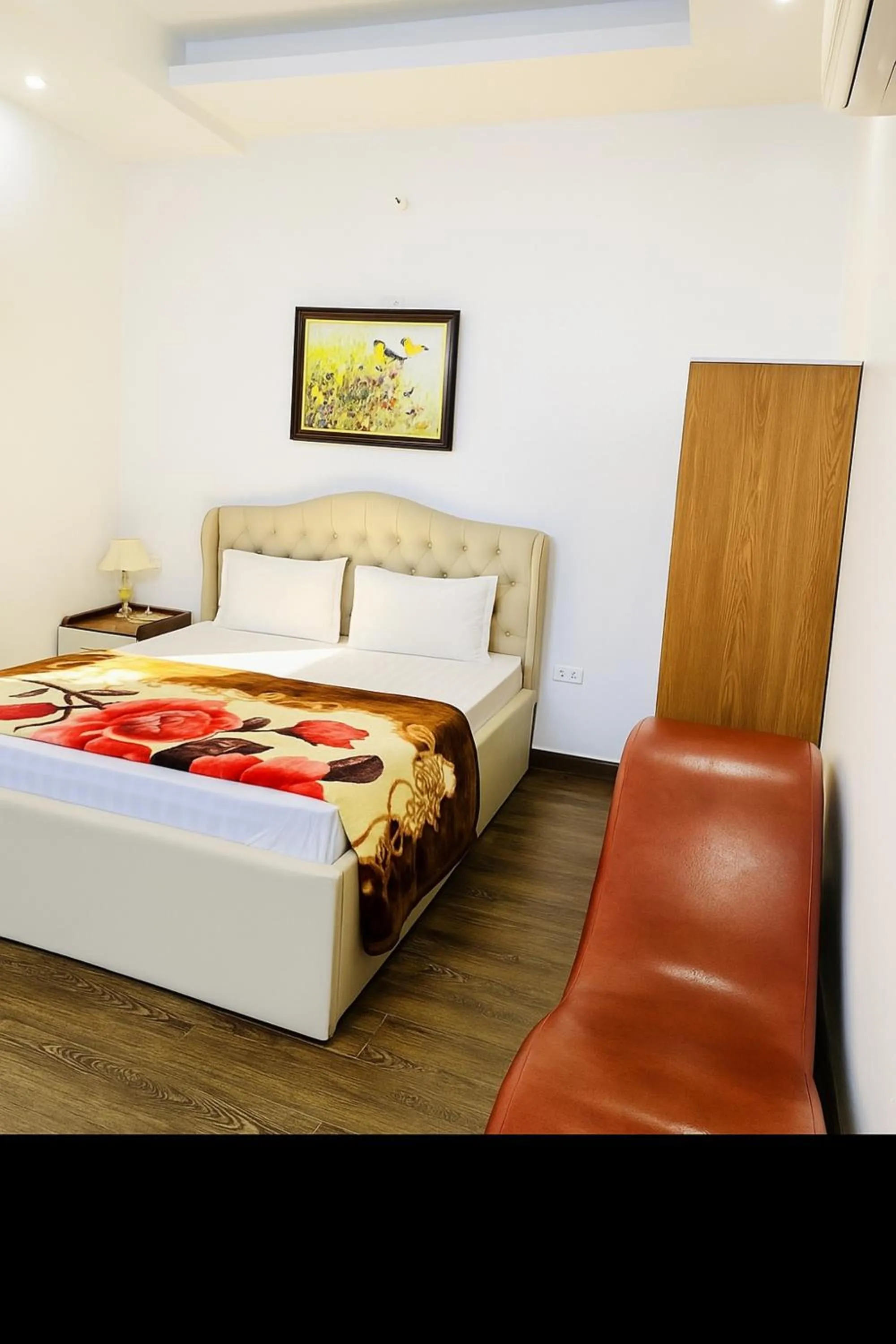 Photo of the whole room, Bed in Hoàng Gia Hotel Royal