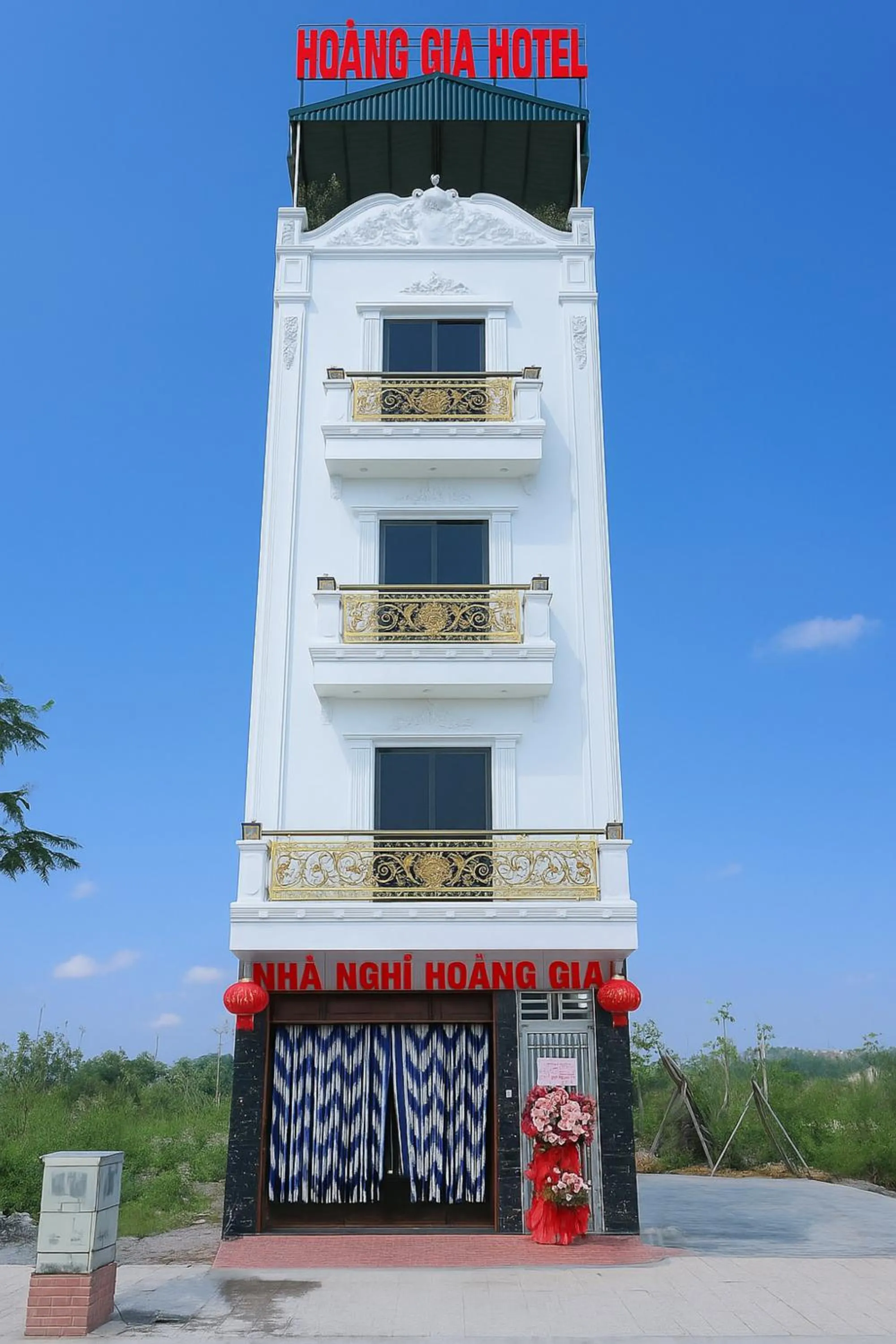 Property building in Hoàng Gia Hotel Royal