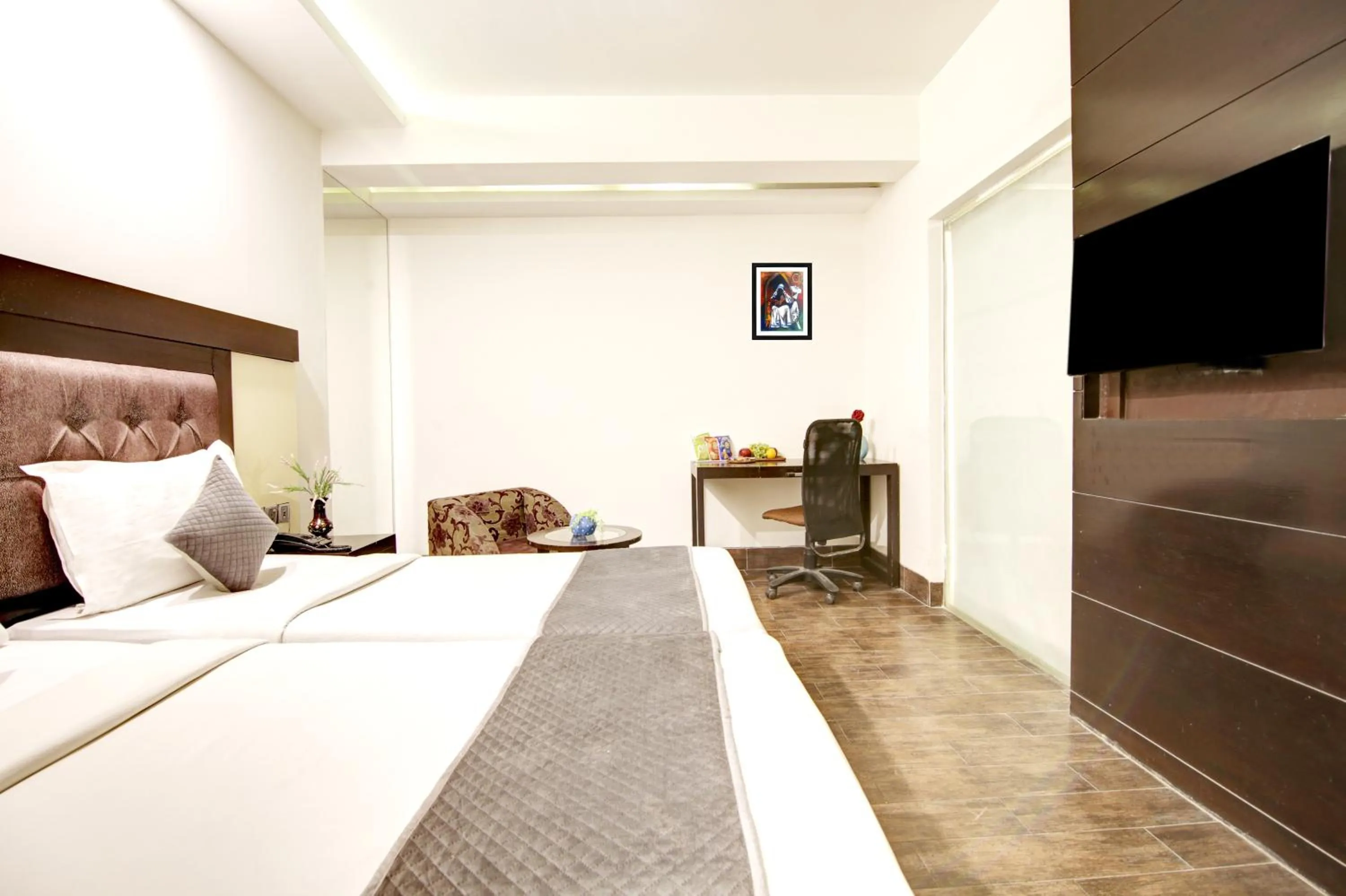 Communal lounge/ TV room, Bed in Hotel Good Times - Karol Bagh Metro Station