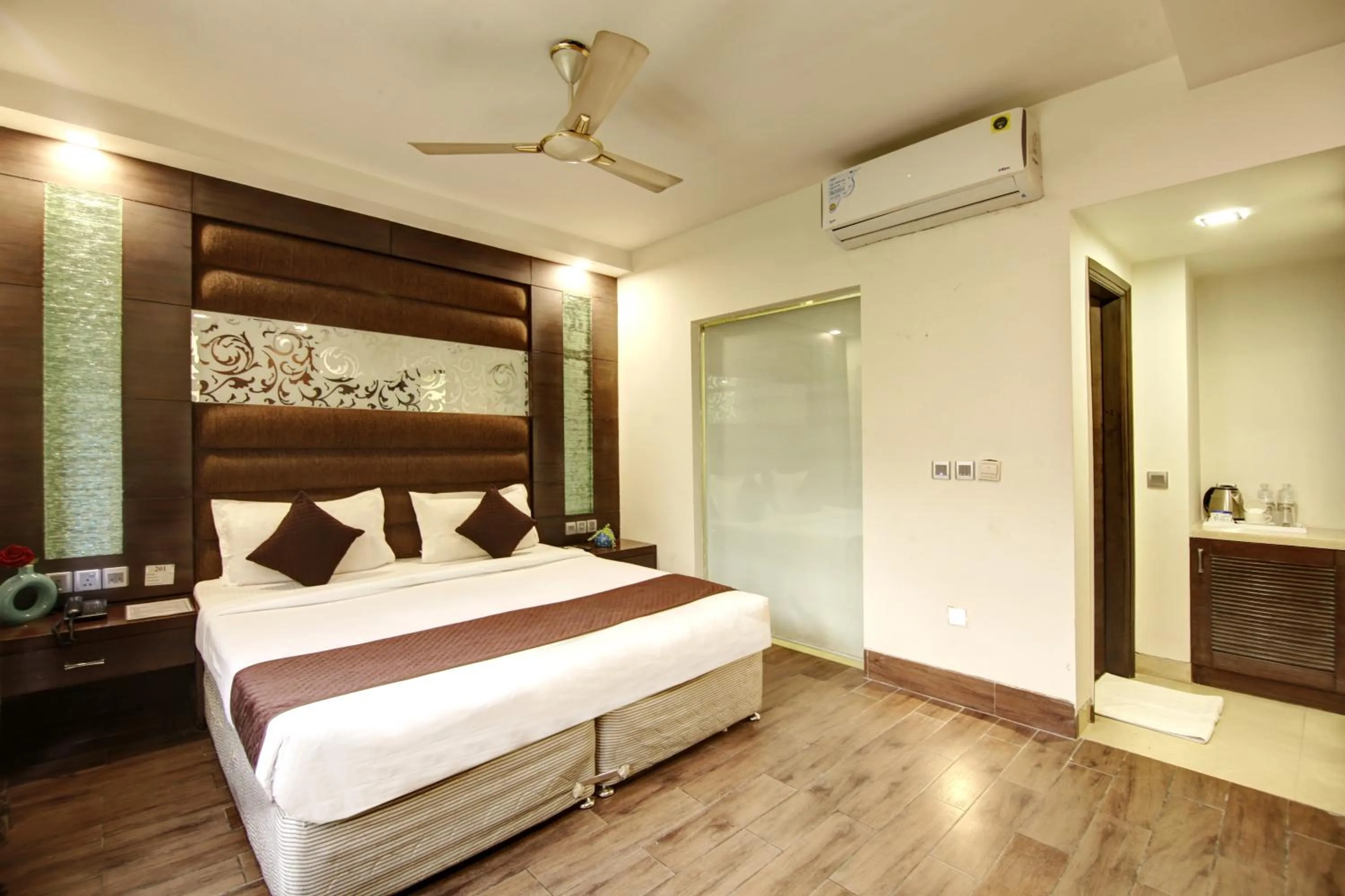 Bed in Hotel Good Times - Karol Bagh Metro Station