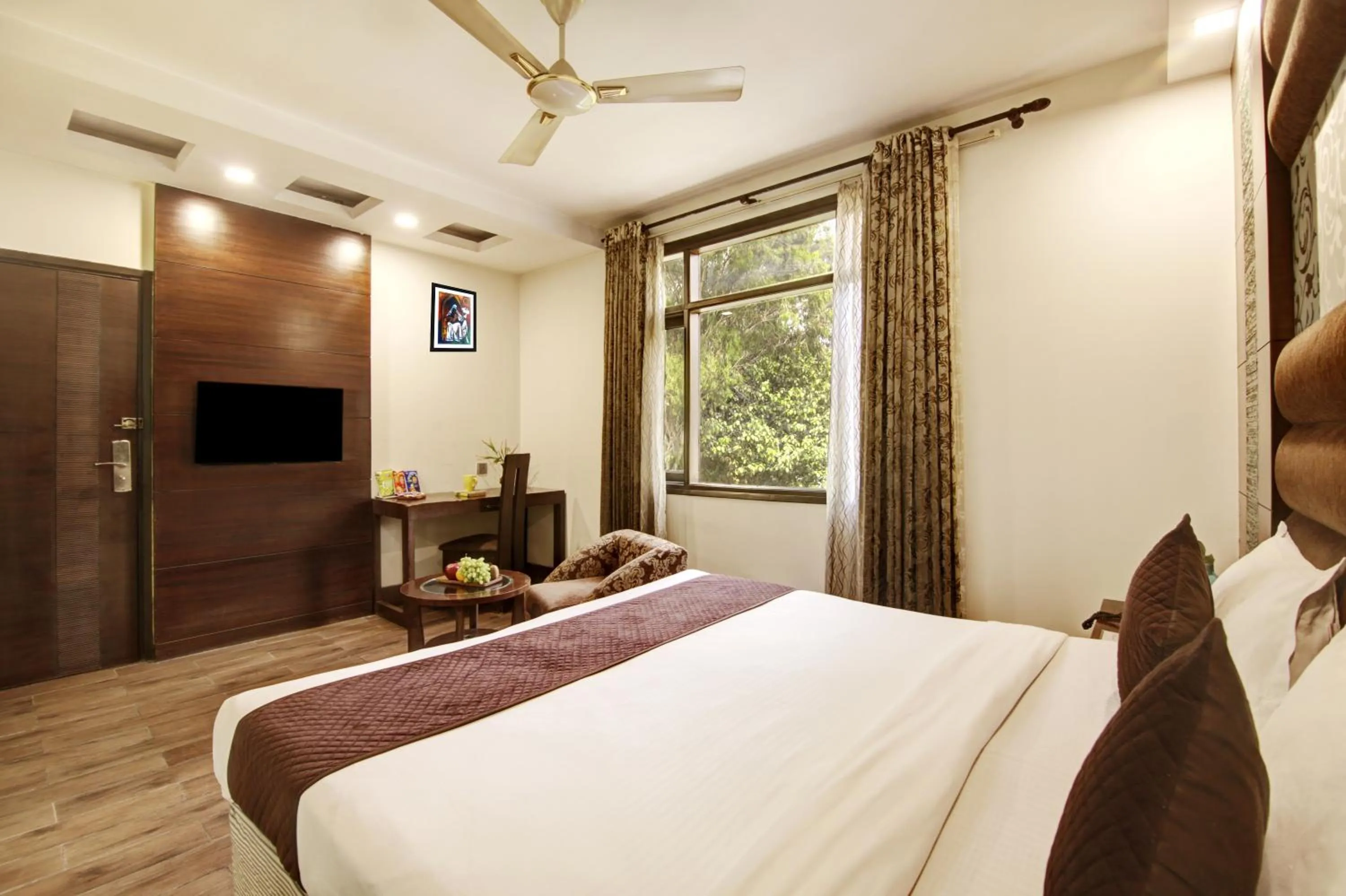 Communal lounge/ TV room, Bed in Hotel Good Times - Karol Bagh Metro Station