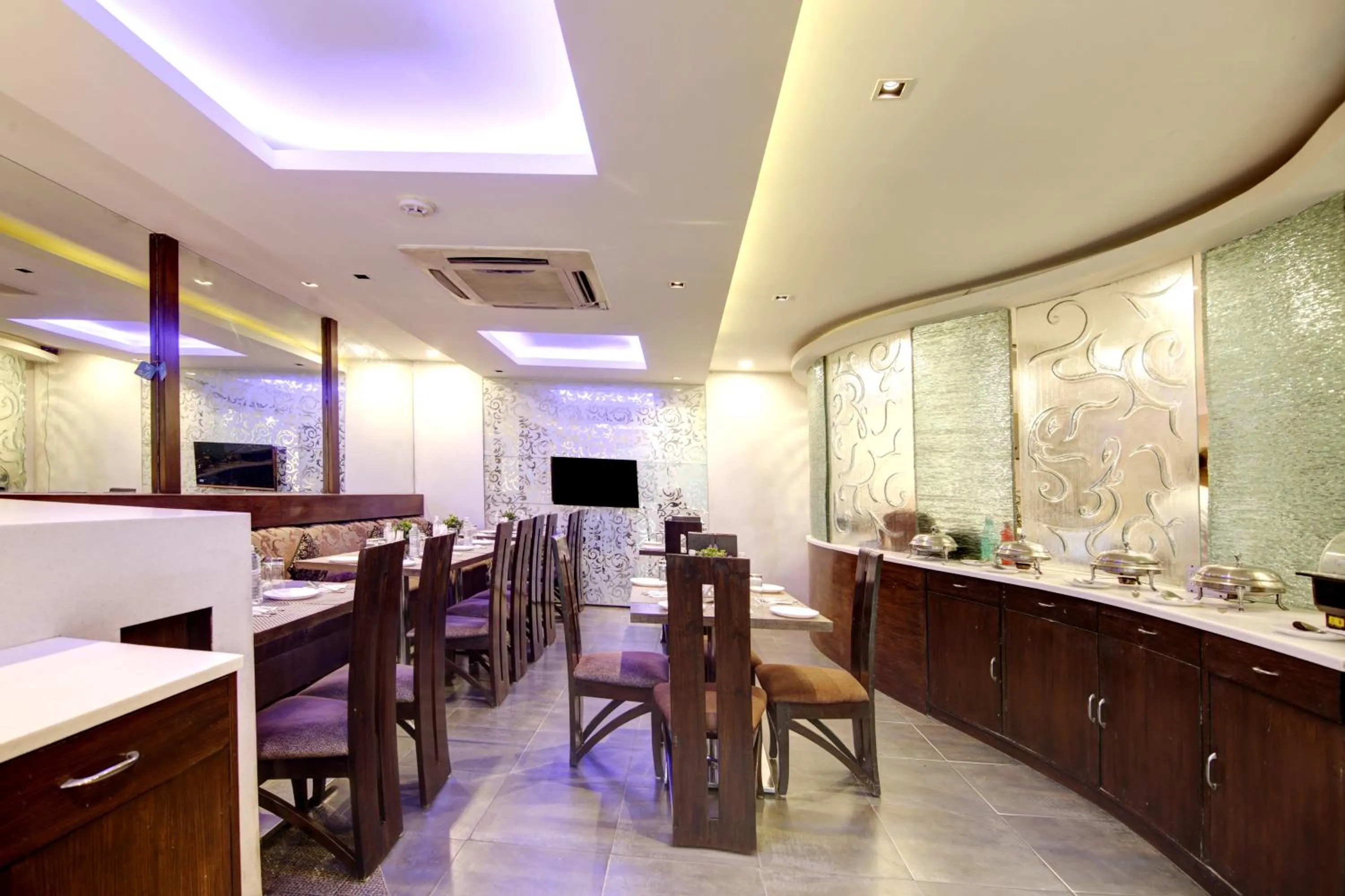 Restaurant/places to eat in Hotel Good Times - Karol Bagh Metro Station