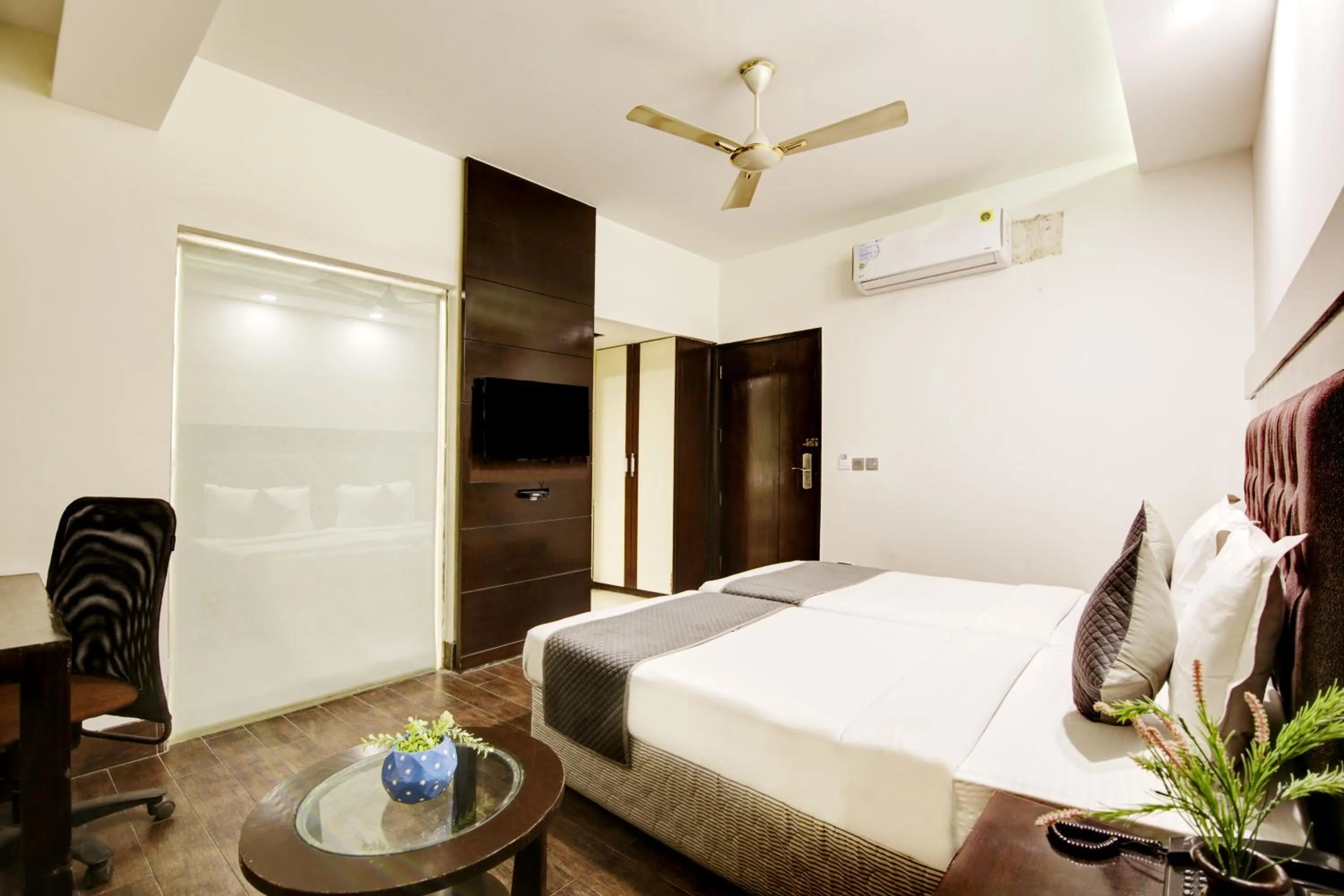 Communal lounge/ TV room, Bed in Hotel Good Times - Karol Bagh Metro Station
