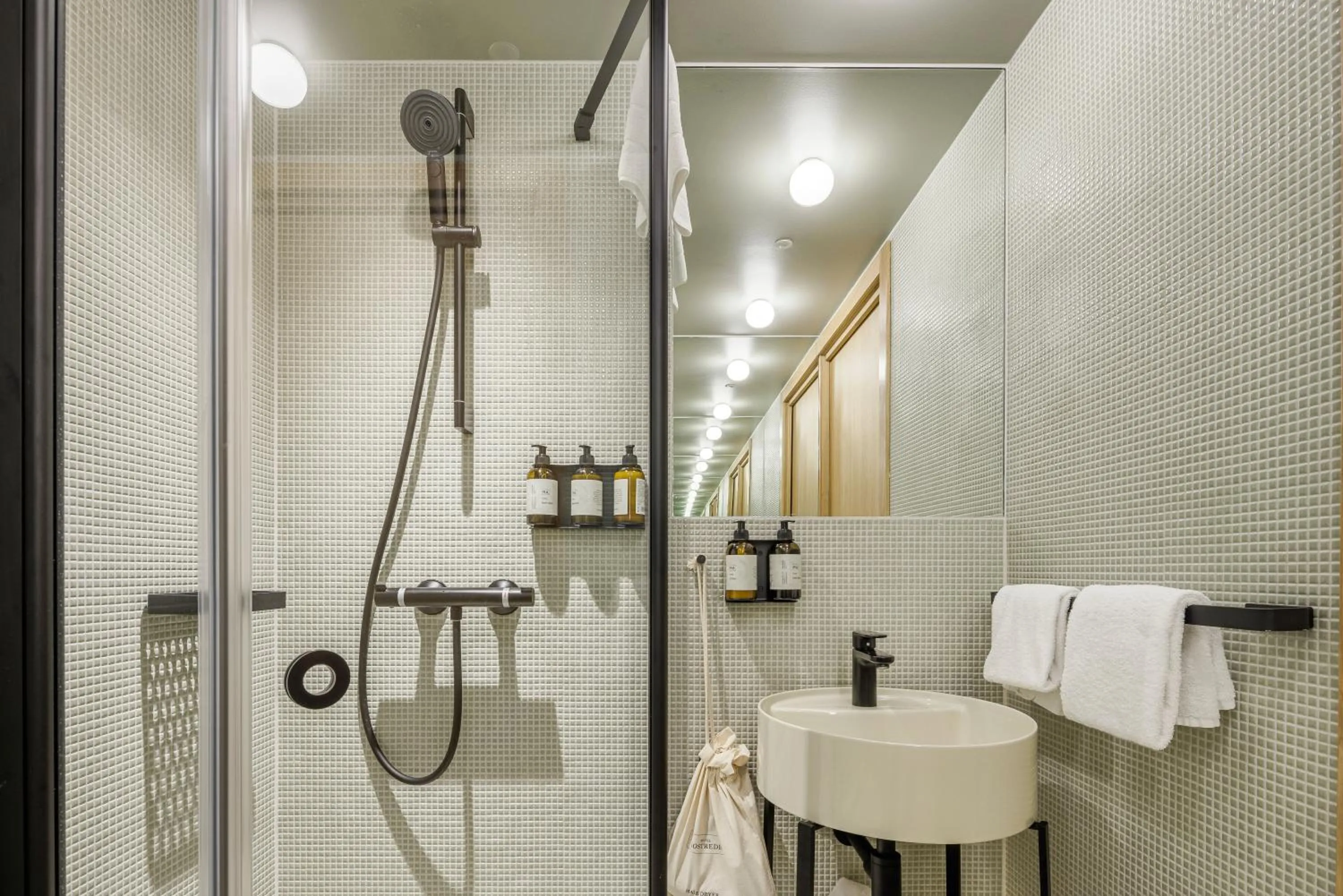 Shower in Skostredet Hotel & Spa
